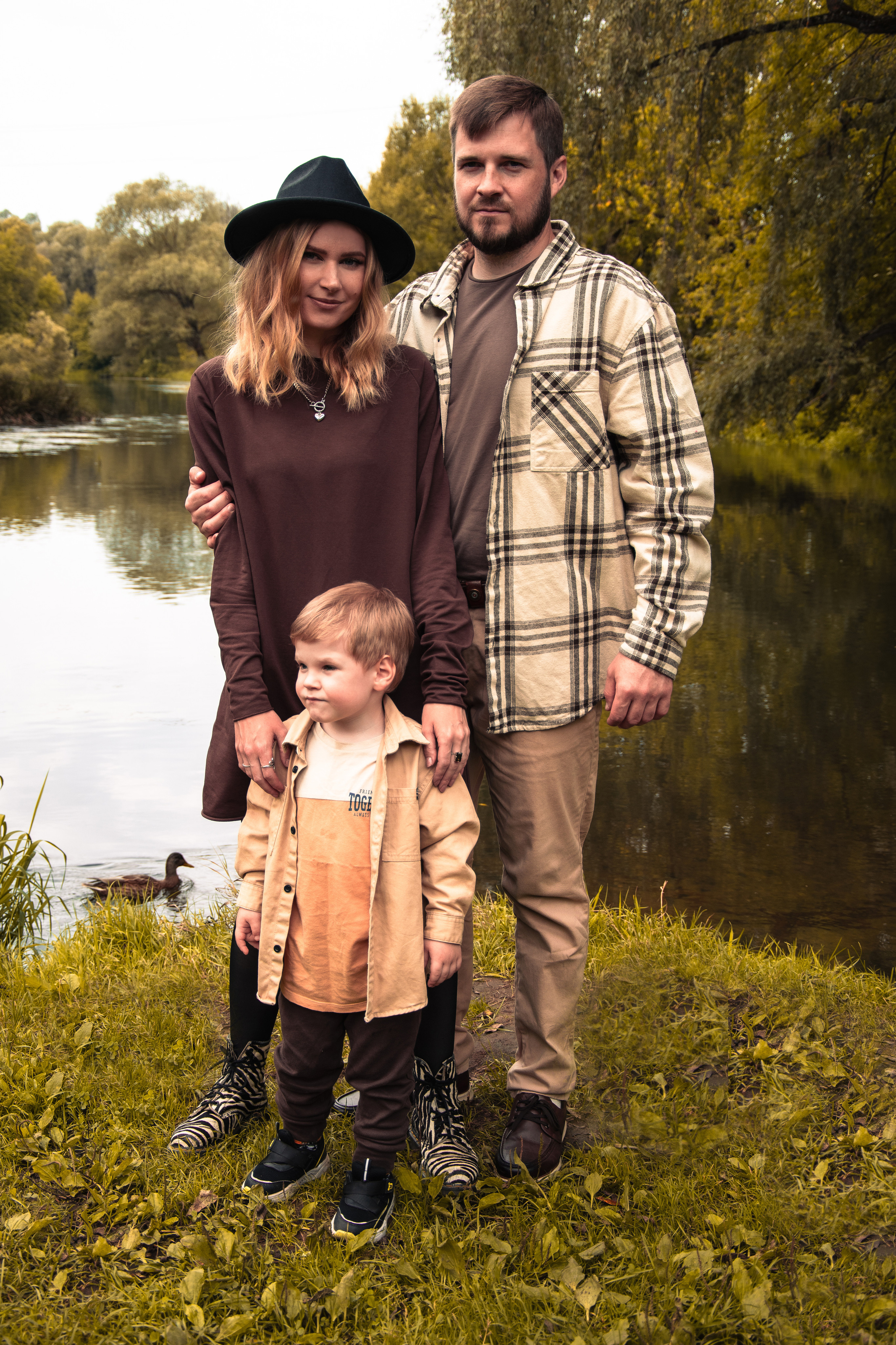 Семейная фотосессия с пикапом в осенних образах мама папа сын family look Истра Новая Рига Красногорск Нахабино 