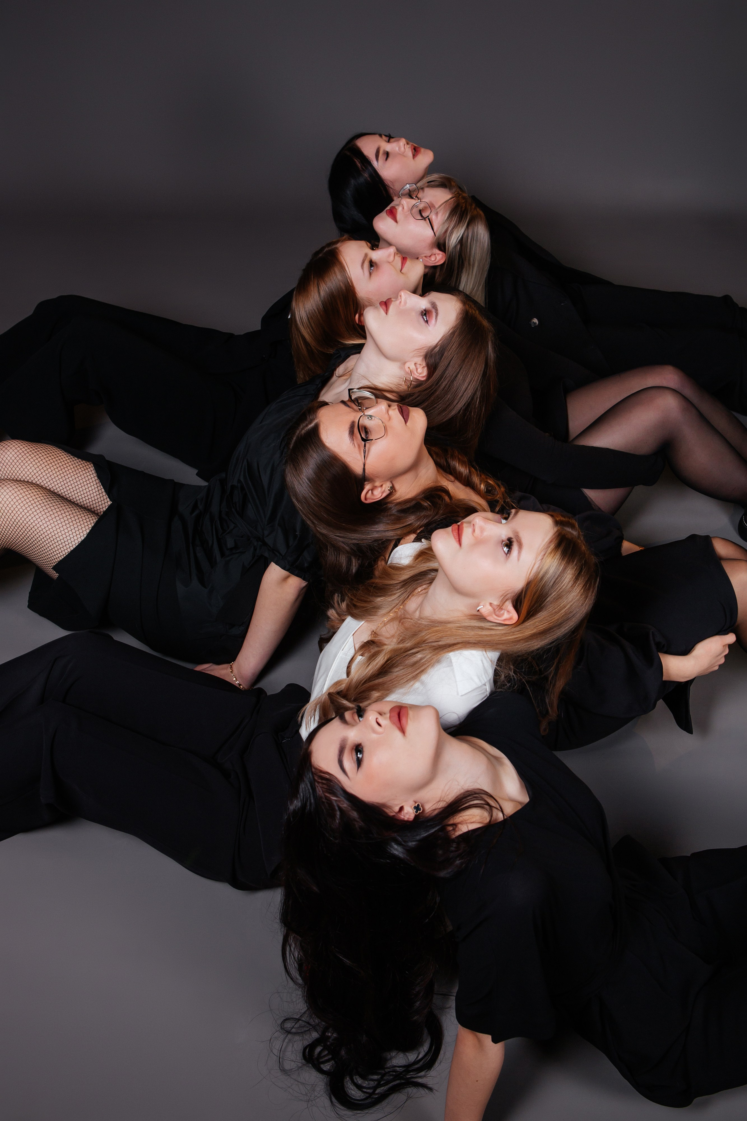 Черный фон. Фото дети. Выпускные альбомы Нижний Тагил