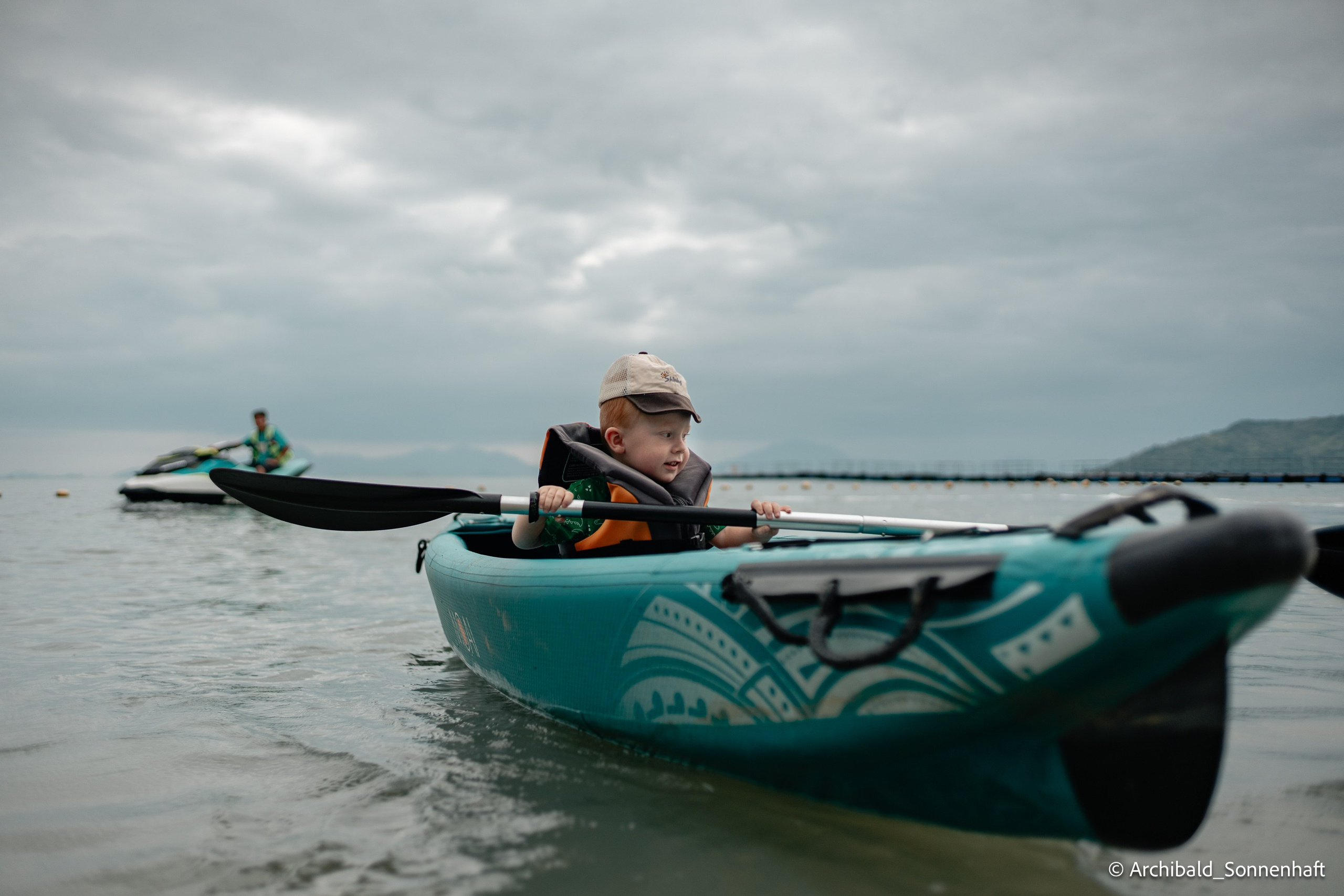 Kayaking in Huizhou, China. Photographer in Guangzhou, China. Archibald Sonnenhaft