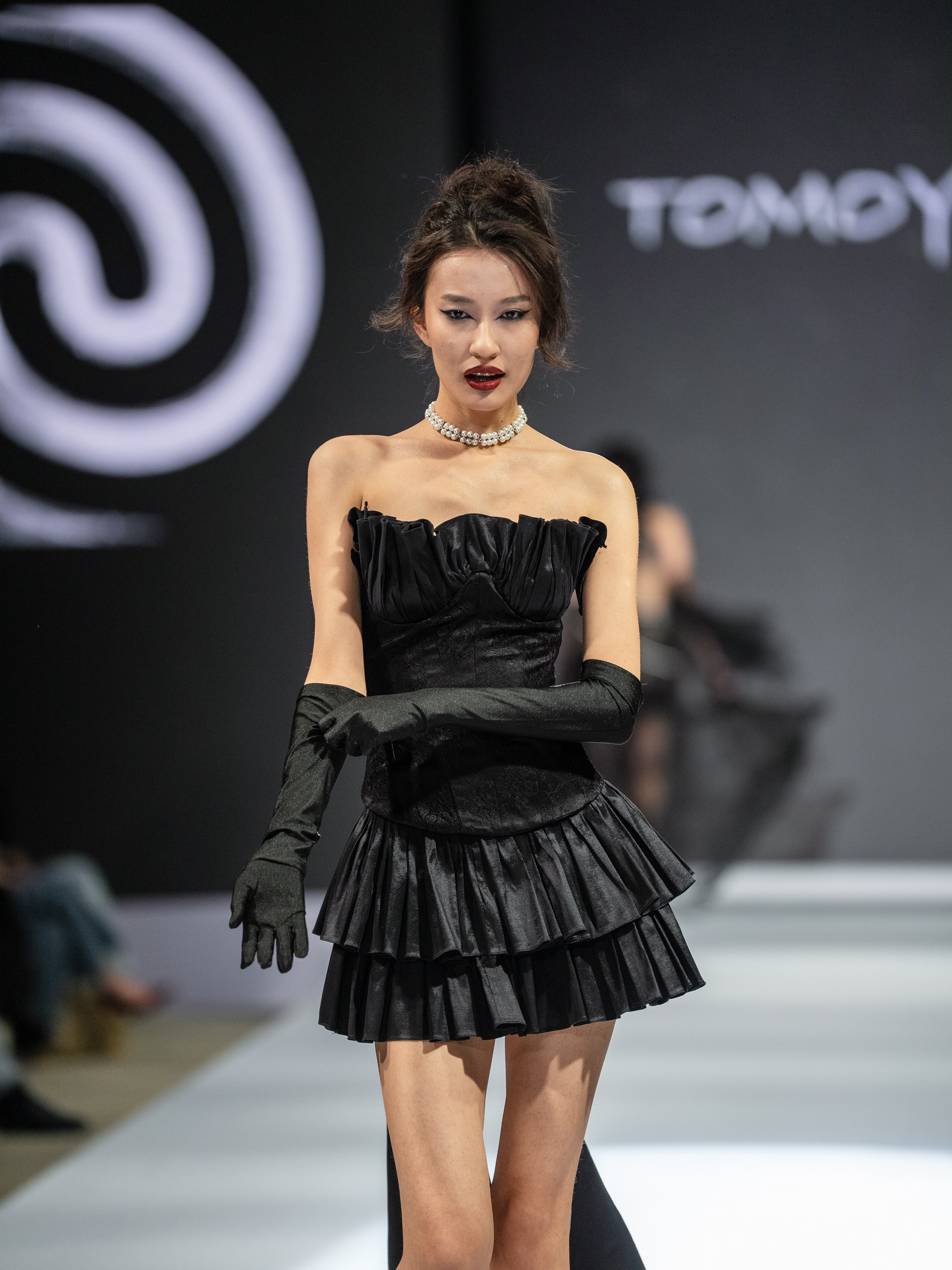 Eurasia Fashion Week Tomoyov. Сайт Алматинского НЮ АРТ, будуар и фэшн фотографа Дениса Карпенко