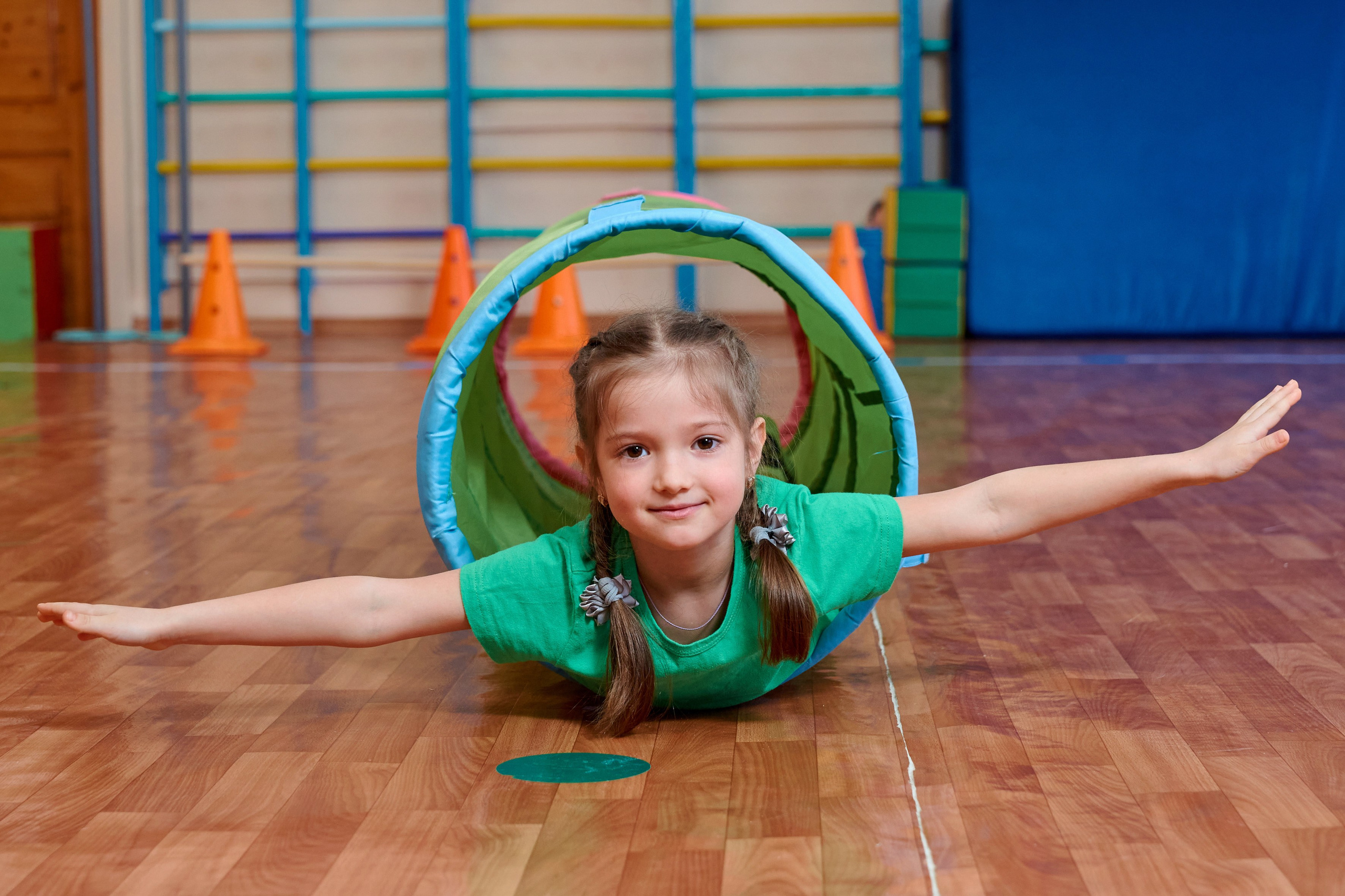 Занятие в спортзале. Childrenfoto.ru