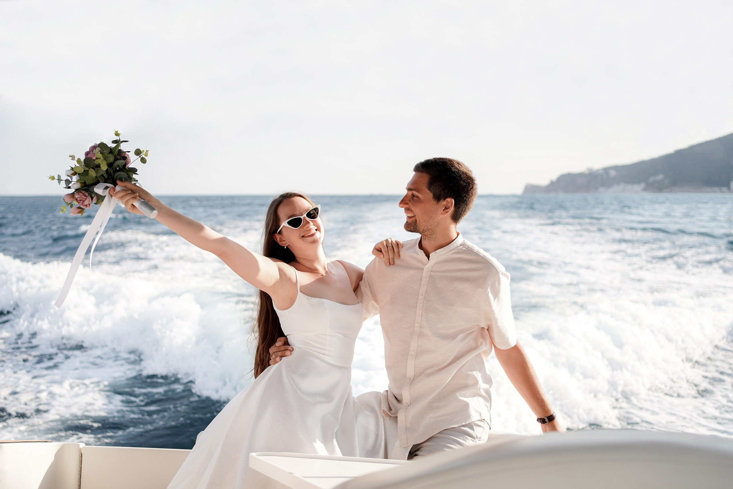Свадебная фотосессия на катере в Крыму. Фотограф из Ростова-на-Дону Алёна Чёботова. Алексей и Анастасия. Свадебный фотограф в Ростове-на-Дону. Таинство Крещения и Венчания, семейные фотосессии. Алёна Чёботова
