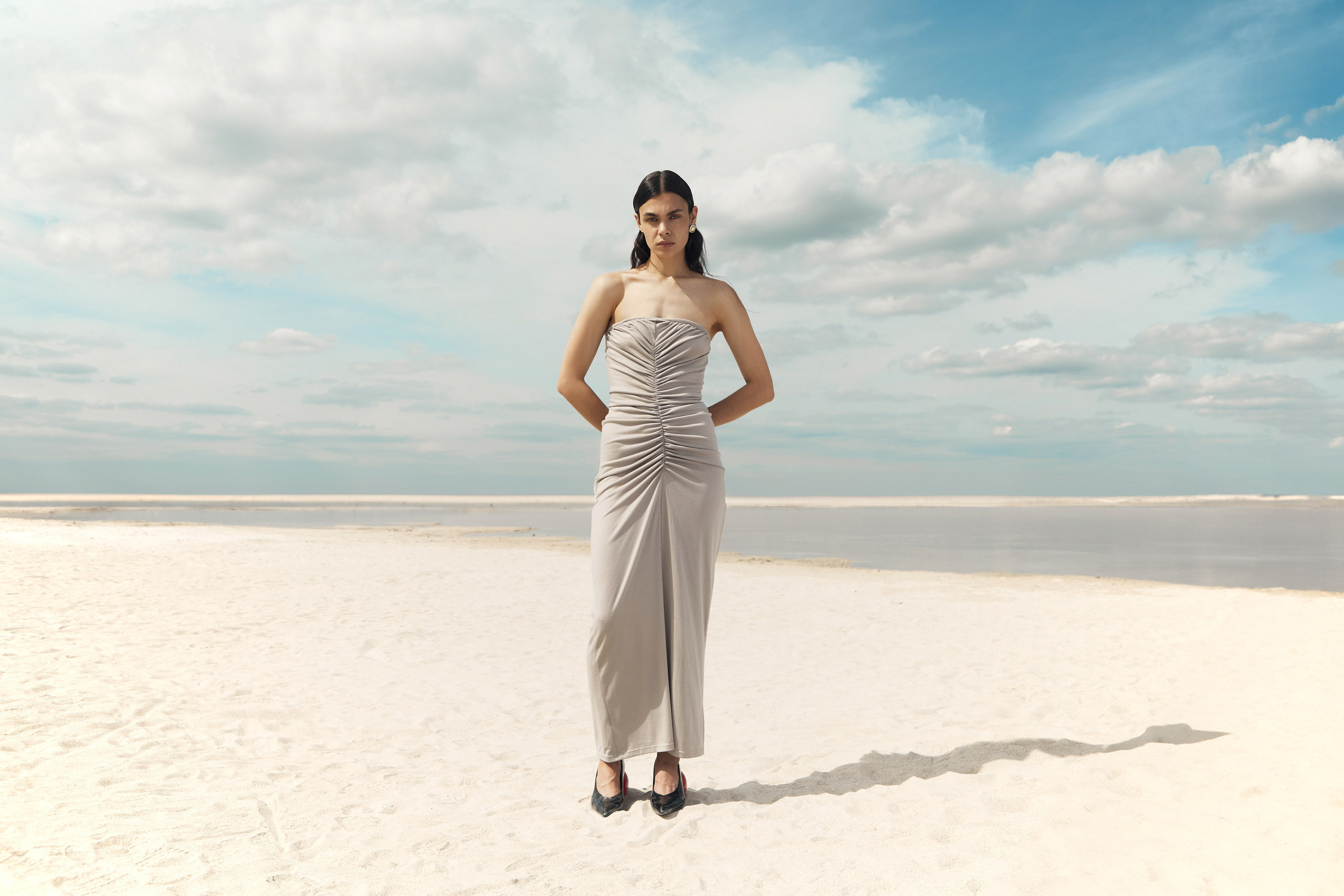 Арт-fashion фотосъёмка «Пески – pt. 2» от Полины Юриной: эстетика песчаных текстур, стиль и вдохновение для брендов и портфолио. Юрина Полина, фотограф из Екатеринбурга