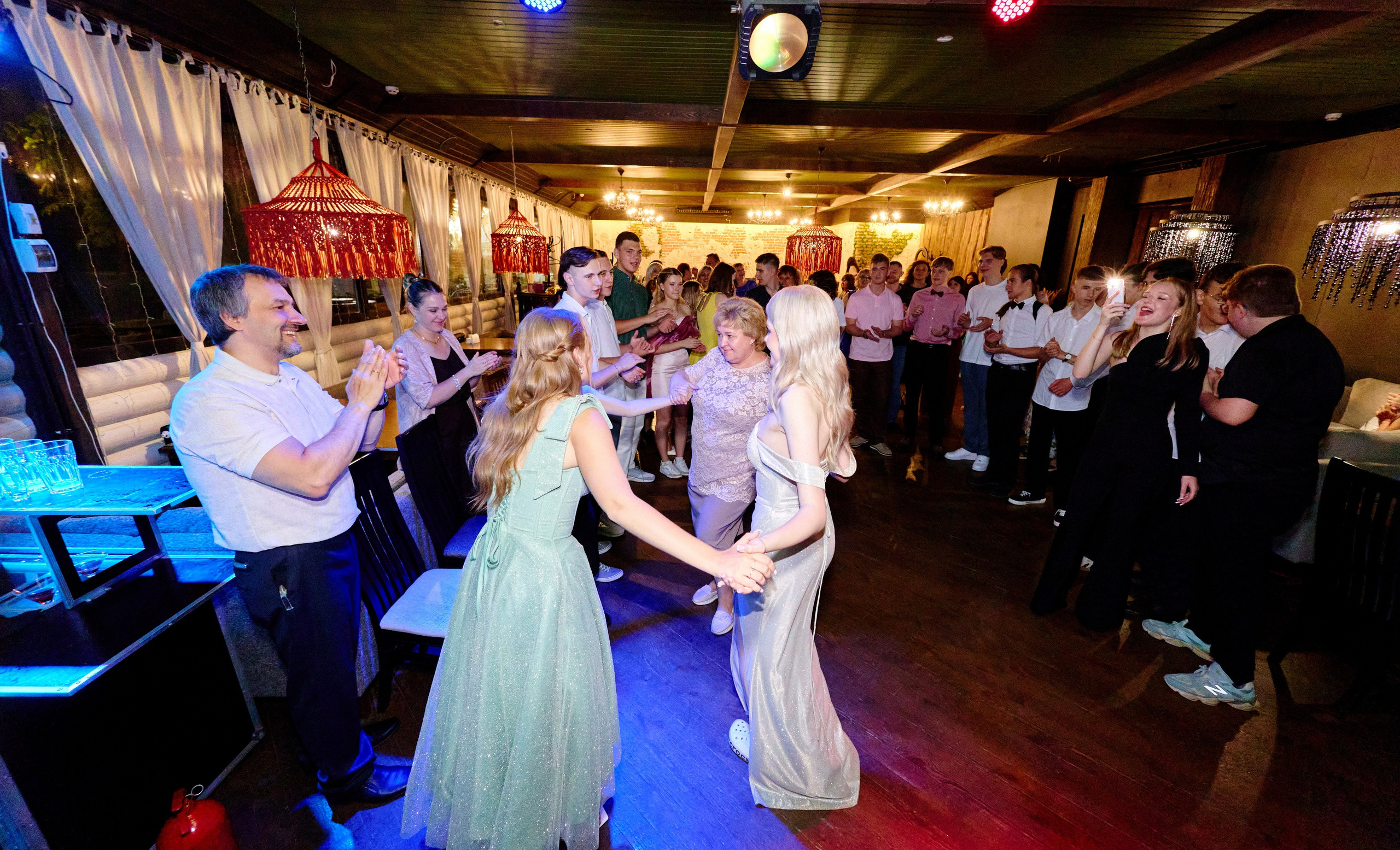 Выпускной 35 Сош. Фотограф Выпускные альбомы Таганрог Сергей Коробченко