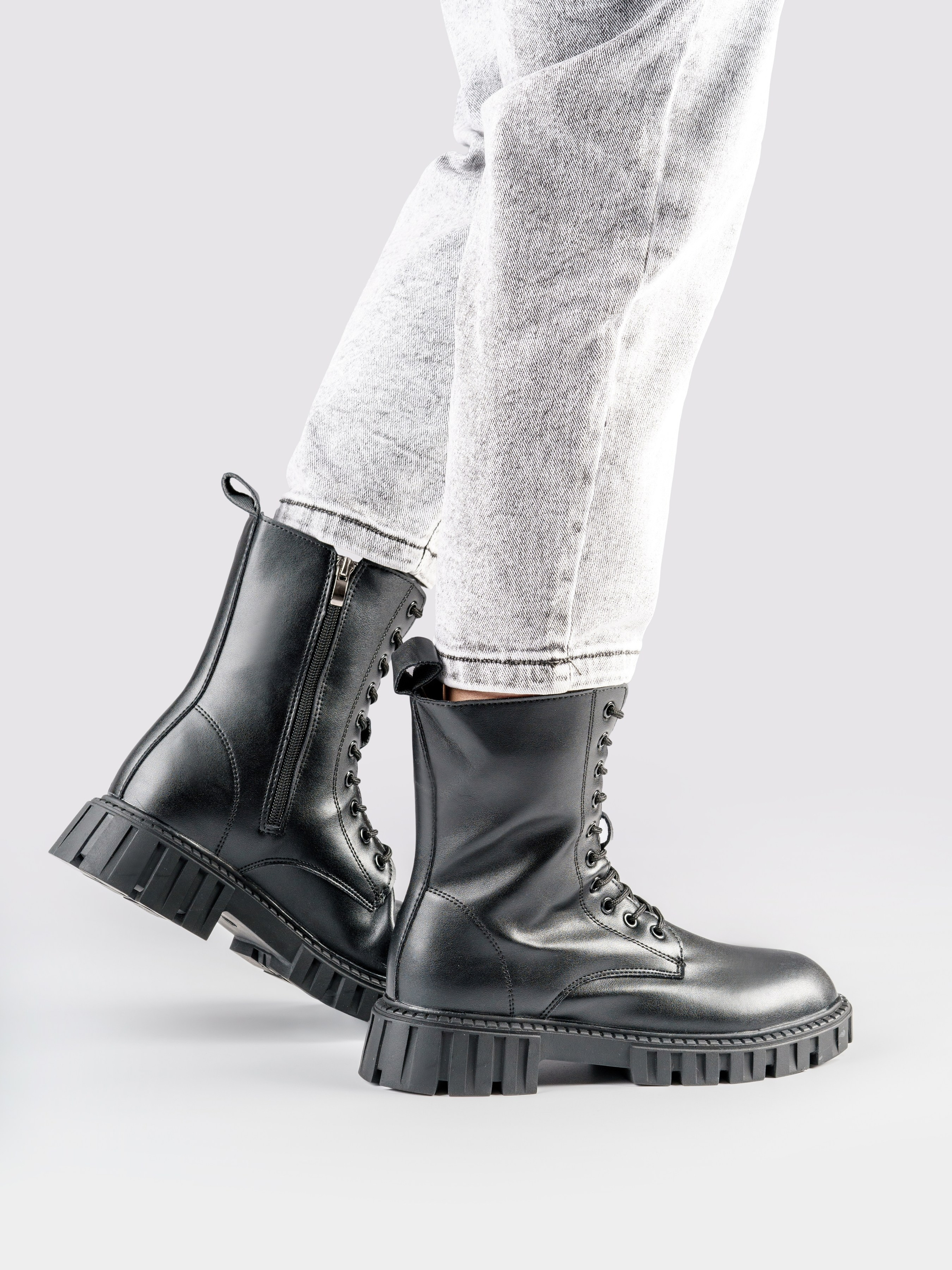 Носки и обувь. KED Production — продакшн из СПб. Создаём фото, видео и контент, который помогает брендам и селлерам продавать больше