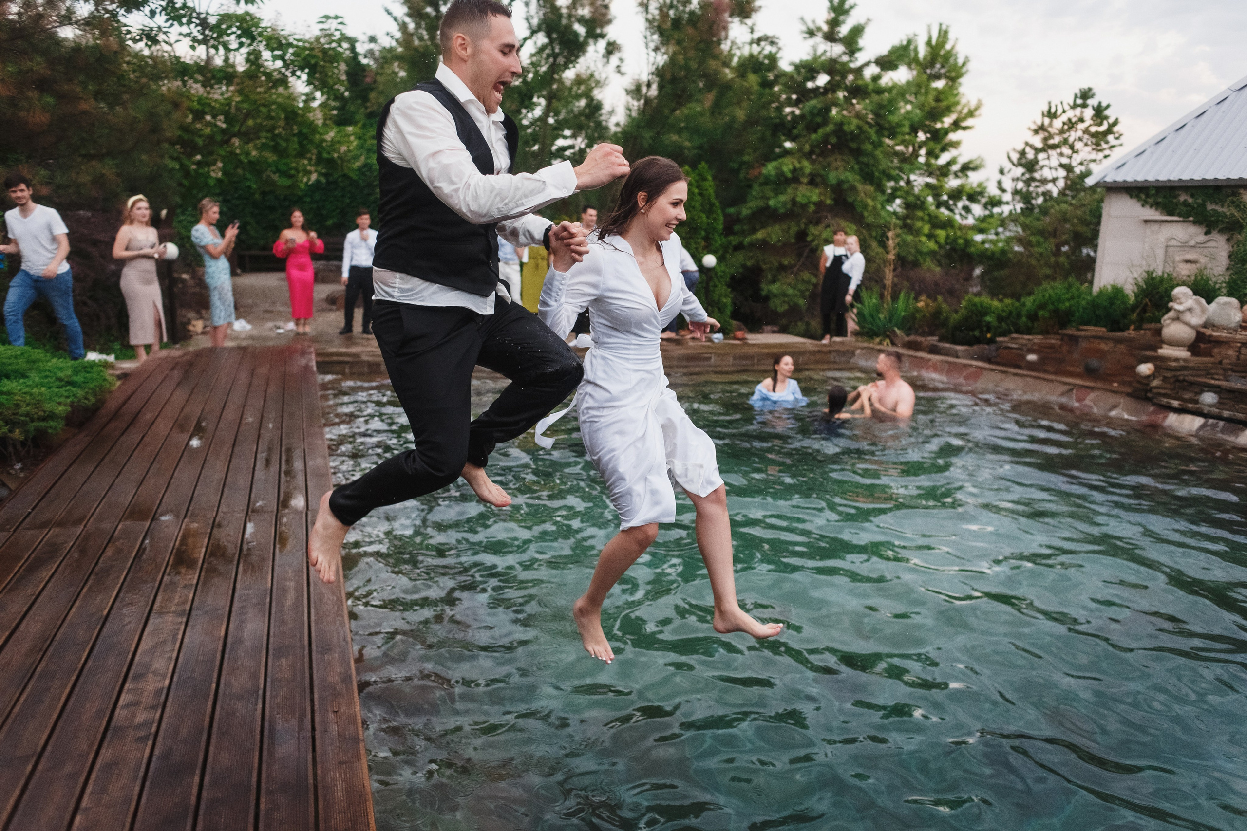 Свадебный фотограф Таганрог — фотосессия в центре города и банкет в коттедже «Виктория». Свадебный и семейный фотограф в Таганроге Бакарюк Антон