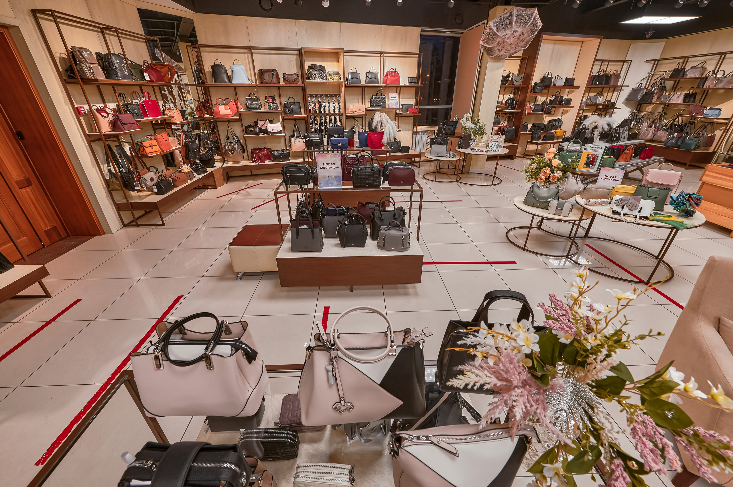 Портфолио по интерьерной и экстерьерной фотосъёмки: Мир сумок — Левый берег. Фотограф Яковлев Роман — Красноярск