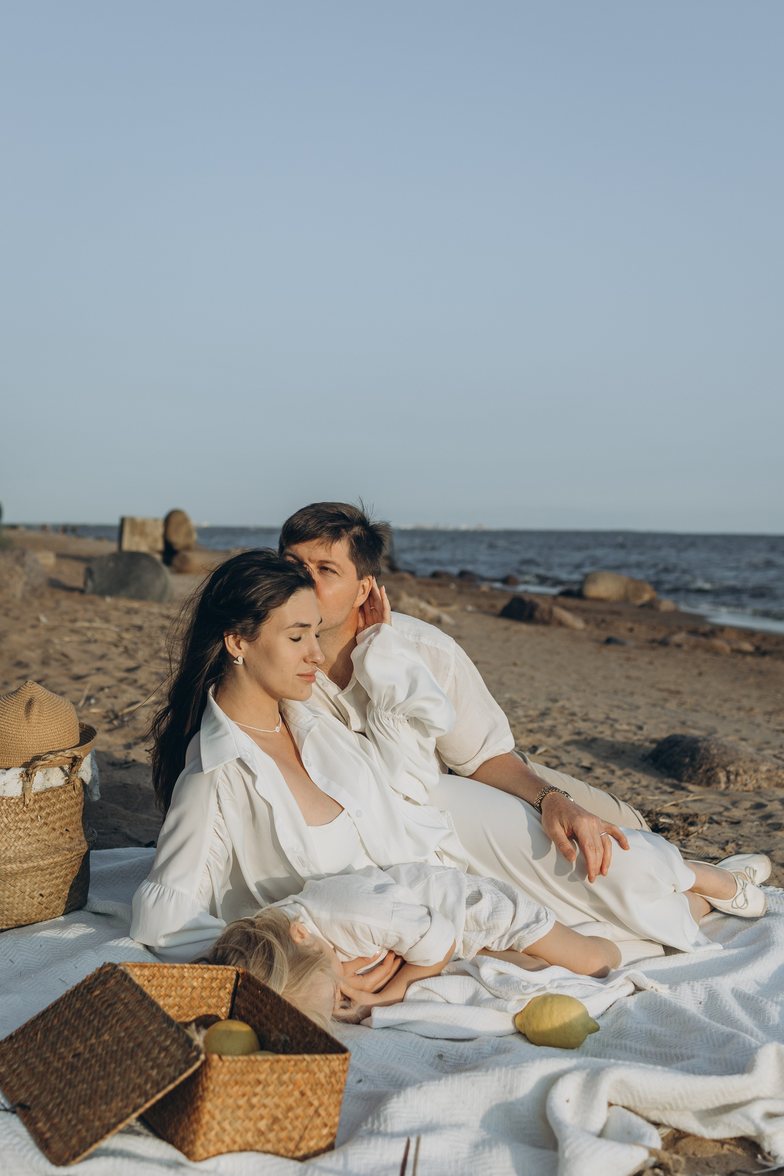 Эмилия, Дмитрий и Демид на Финском заливе. Семейный фотограф в Москве Виктория Ястребинская