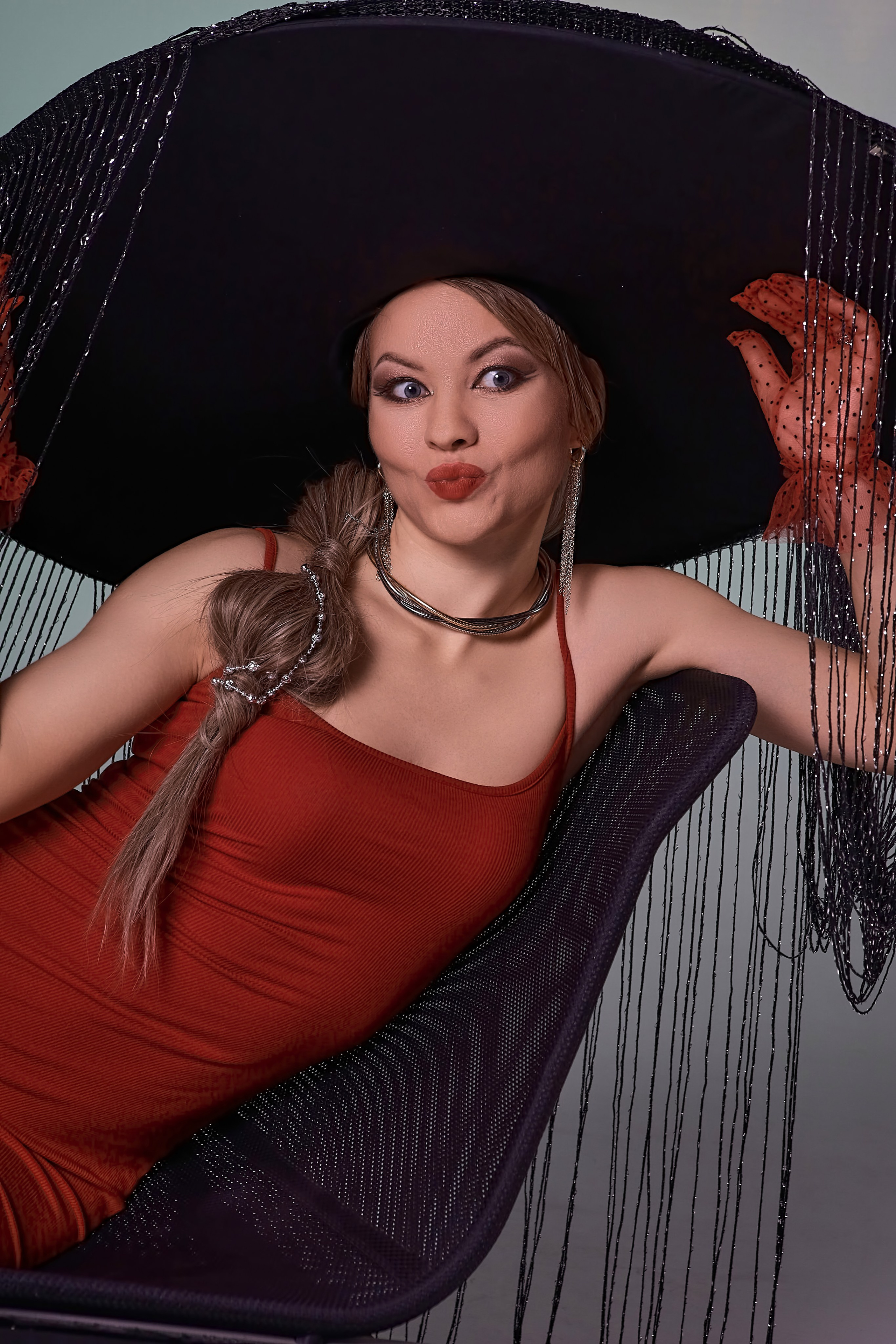 Портретная студийная фотосессия в шикарной шляпе. Семейный и свадебный фотограф в Краснодаре Михеева Светлана