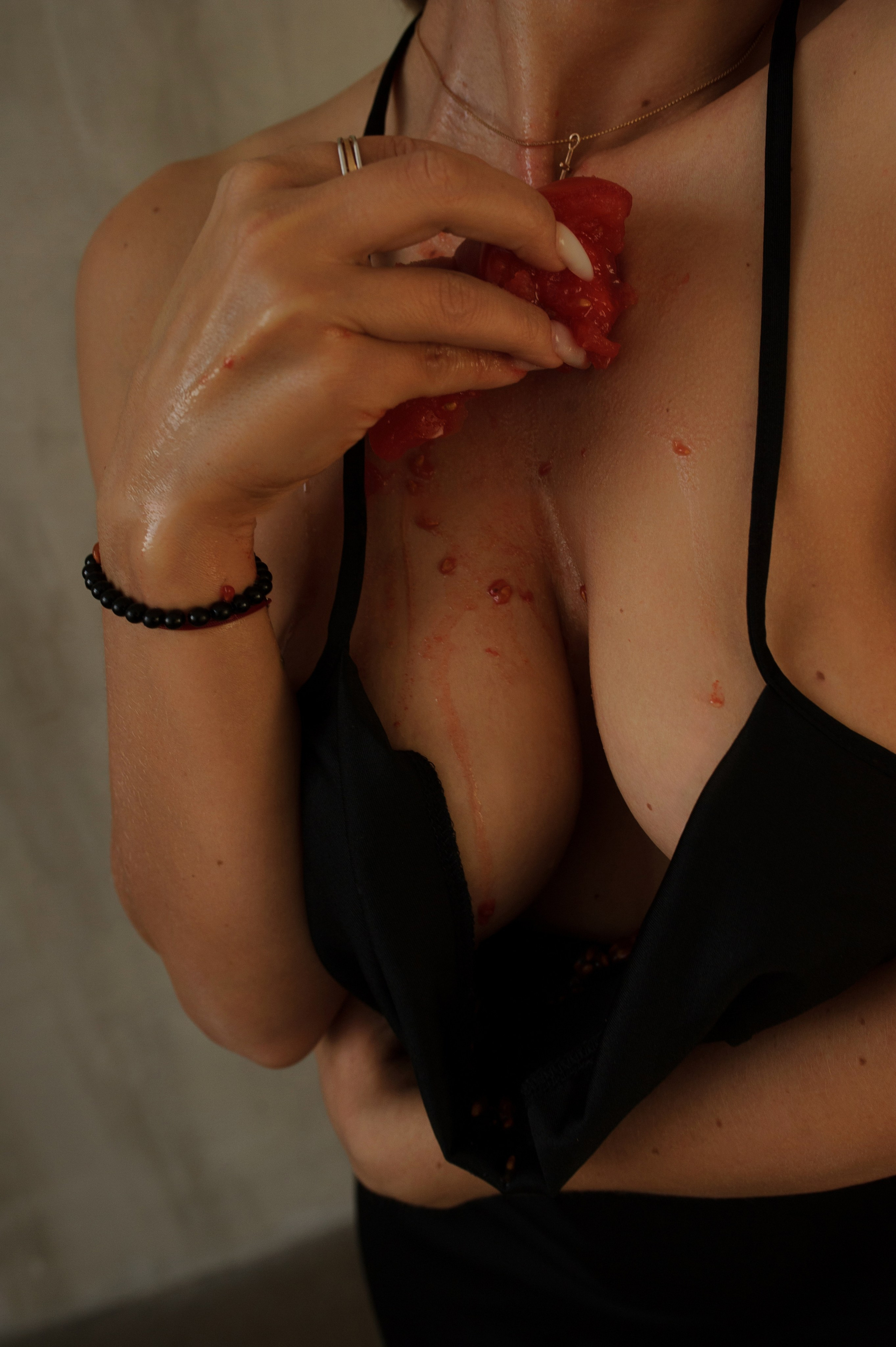 Фотосессия девушки с едой. Александр Mr.Brass — фотографирую женский портрет в Москве