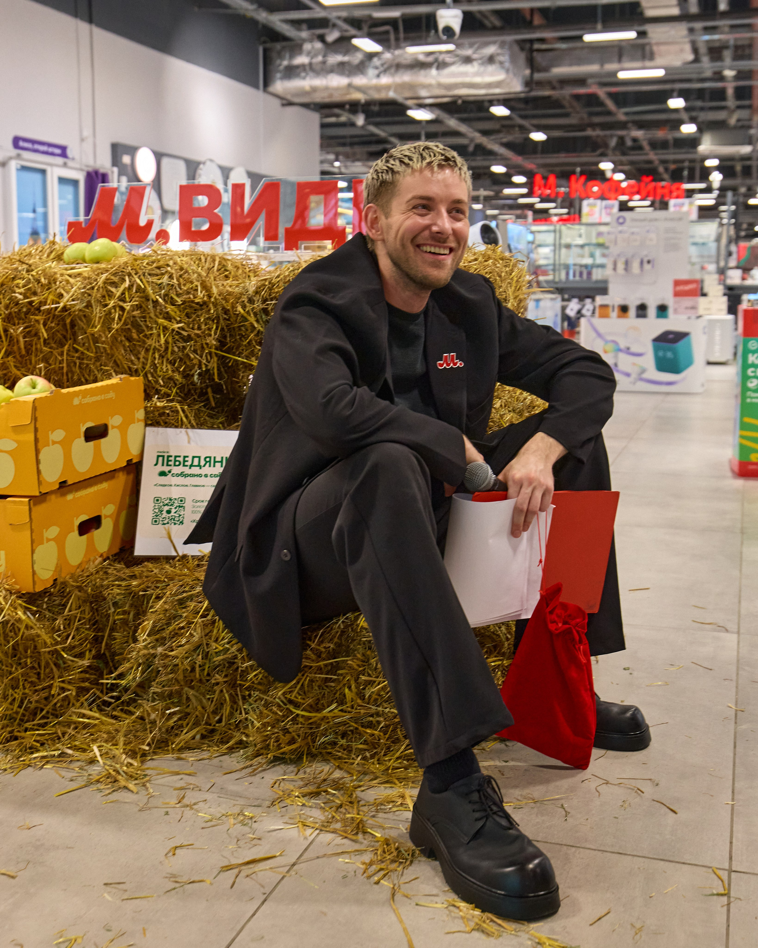 Мвидео х Собрано в Саду. Святослав Лебедев | Рекламный фотограф — Коммерческая съемка, Арт-дирекшн, AI-интеграция