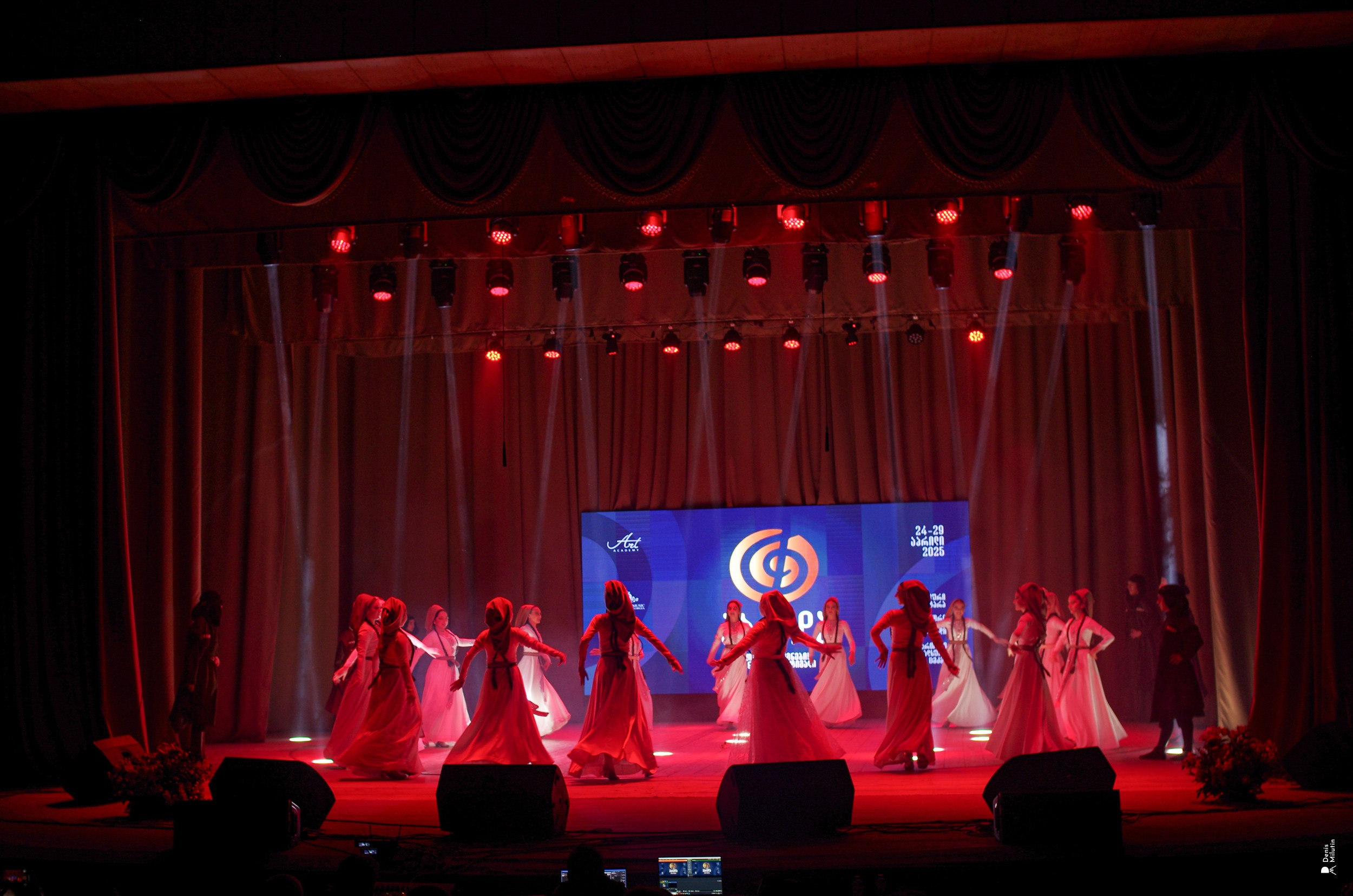 Танцы в Хоби. Портретный фотограф Денис Милютин