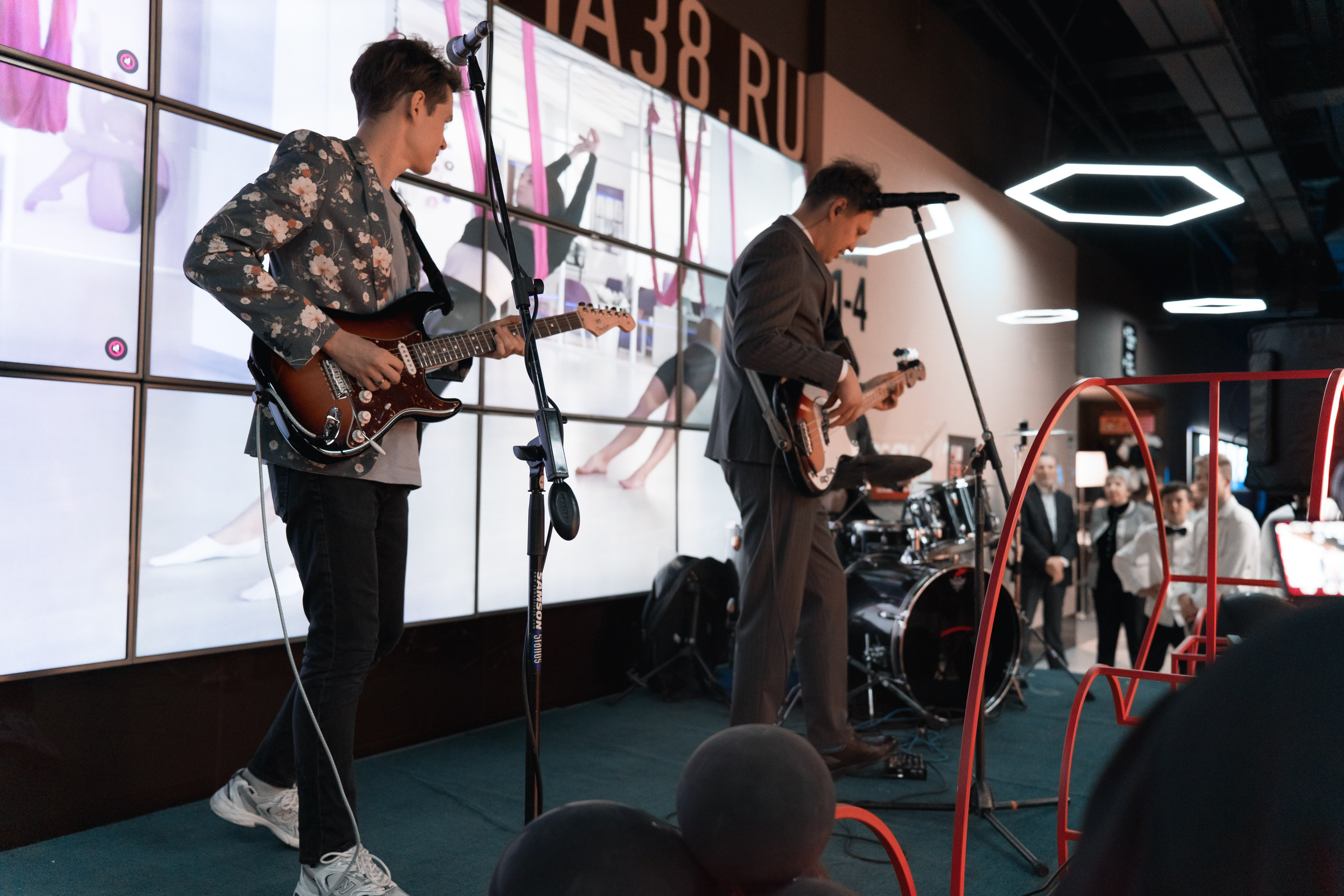 Веб-сериал «МЫ». Для тех, кто не ждёт удачи, а создаёт её. Каждая фотосессия — это твой момент, твой стиль, твой успех. 📸