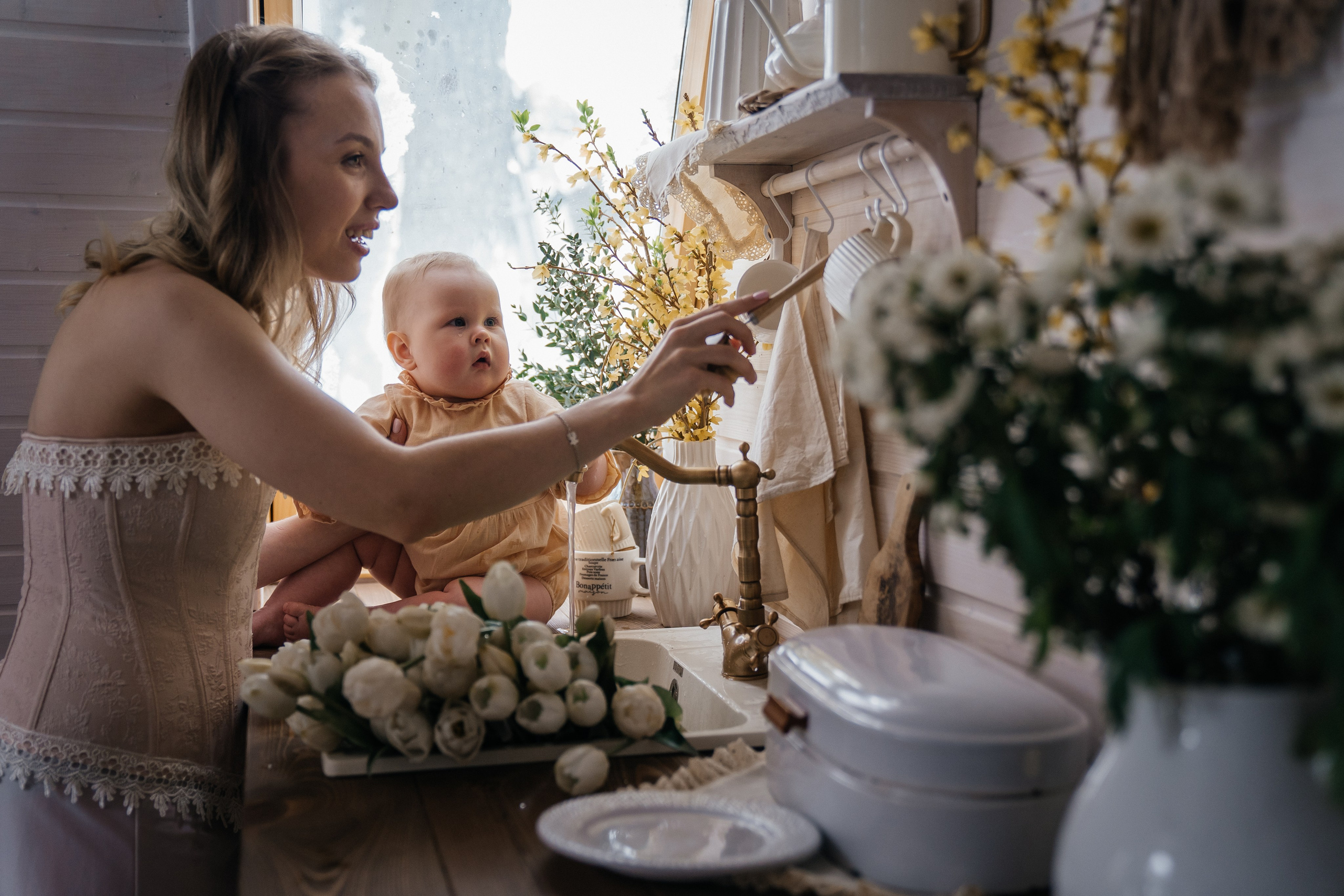 Алиса с мамой Кристиной в нежной семейной фотосессии в Домике Элли г. Пушкино. Семейный и детский фотограф в Сергиев Посаде, Хотьково Якимчук Любовь
