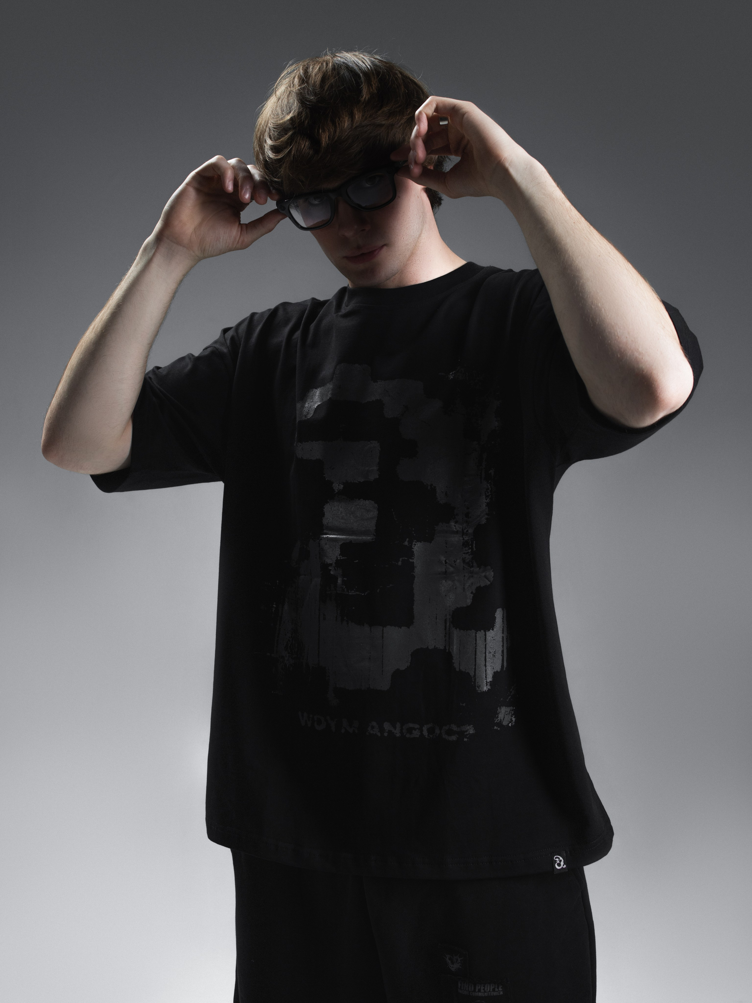 КАТАЛОГ | серый фон. RUNA production — стильные съемки для брендов