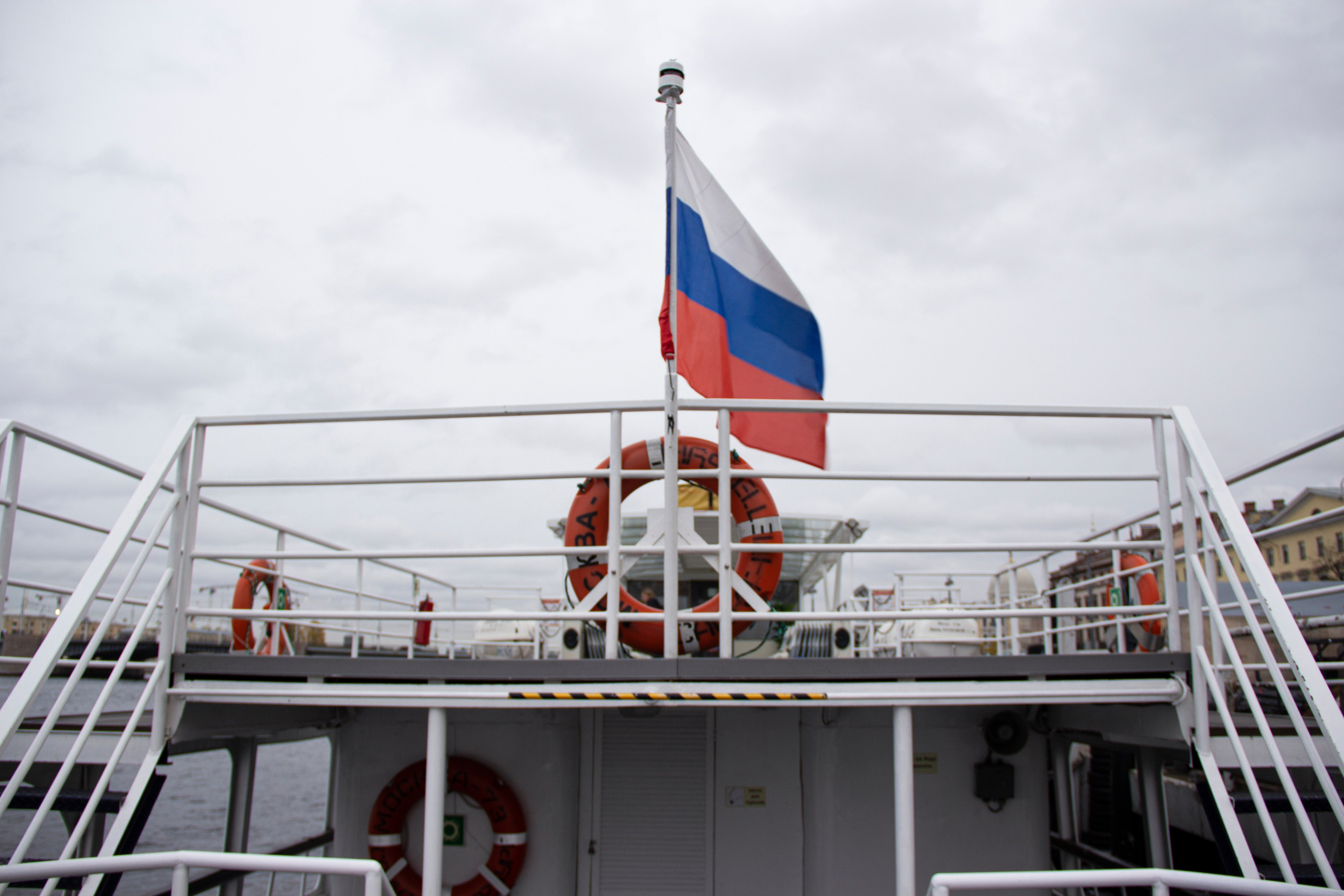 Съемка для сайта аренды катеров в Санкт-Петербурге, подготовка к свадебной прогулке по рекам и каналам. Фотограф в Санкт-Петербурге Смирнова Диана