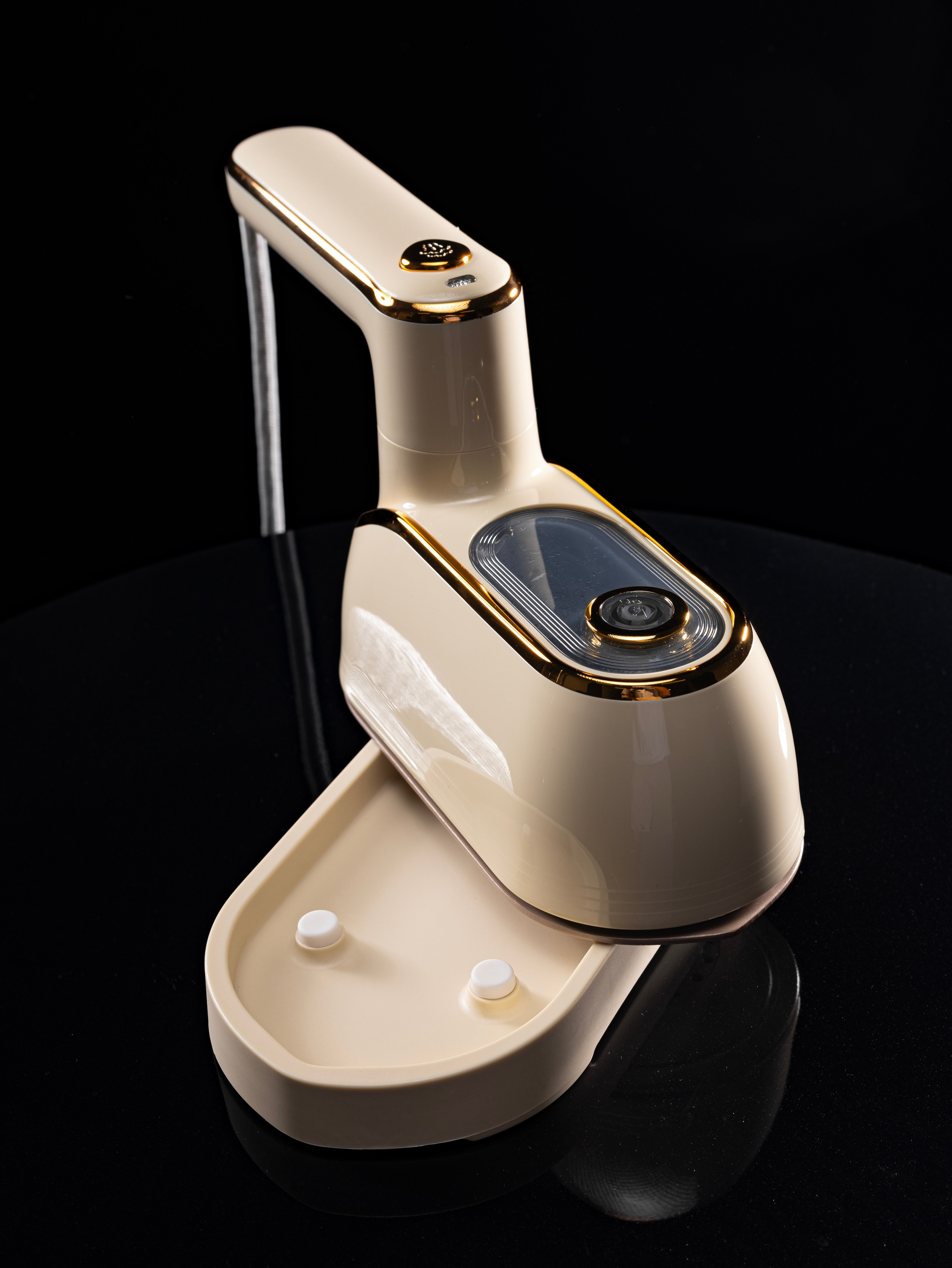 Предметная съемка мини отпаривателя. Фото для маркетплейсов в самых сочных локациях города Сочи