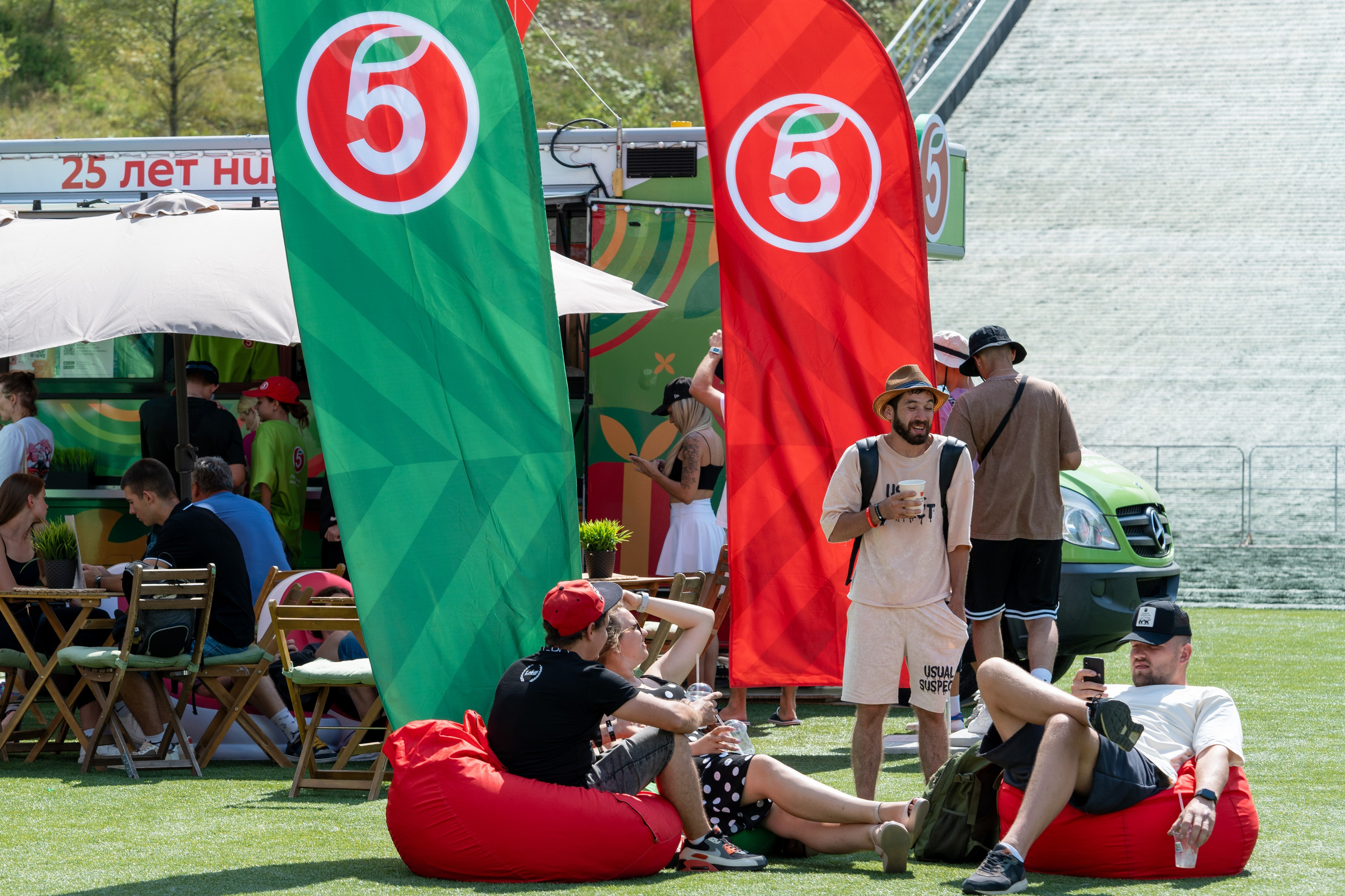 Фотоотчет партнеской интеграции для сети «Пятерочка» на фестивале «Grounded». Репортажный фотограф в Красной Поляне и Сочи Павлюченко Екатерина