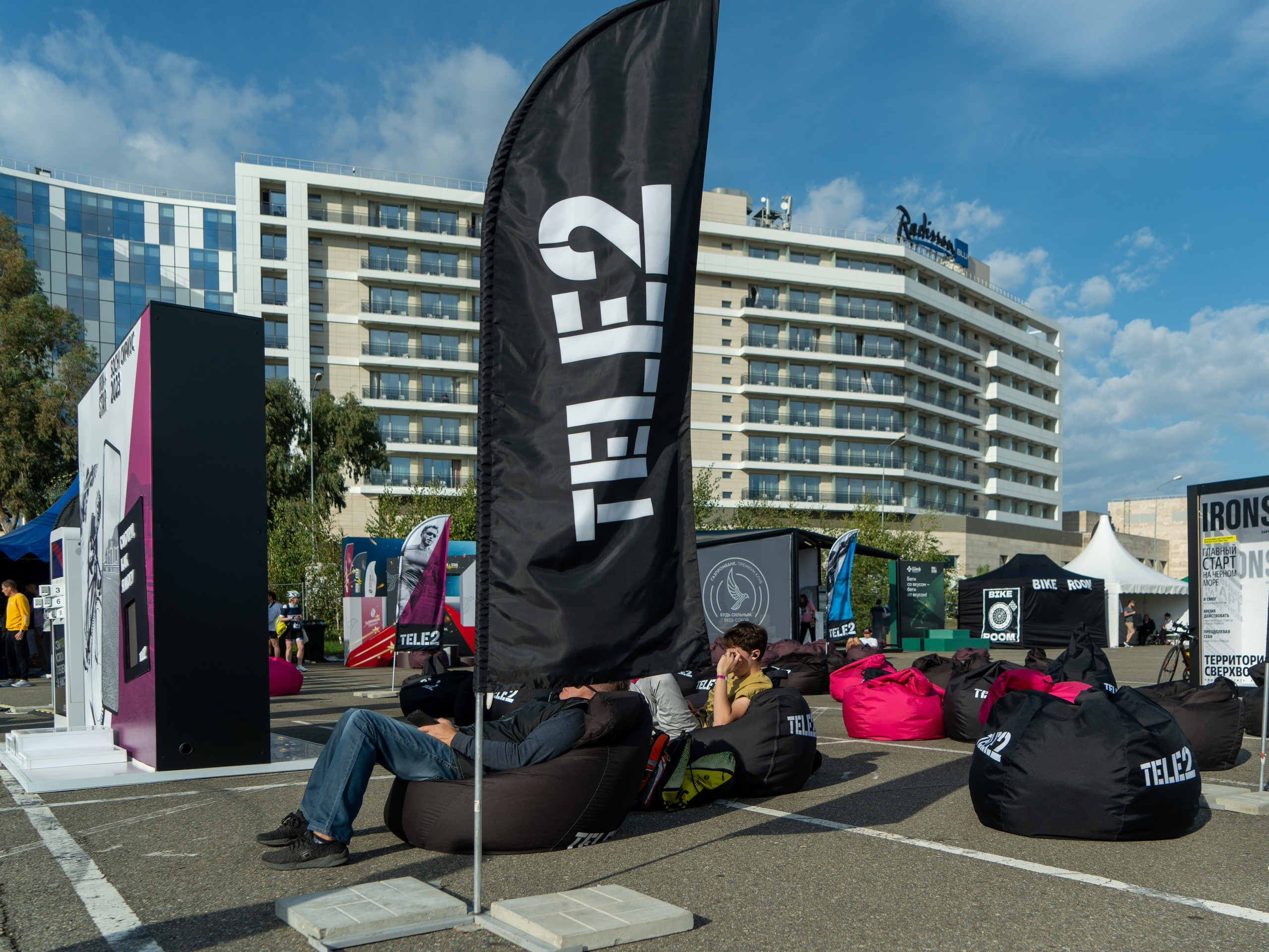 Фотоотчет партнерской интеграции для компании TELE2 на фестивале Ironstar. Репортажный фотограф в Красной Поляне и Сочи Павлюченко Екатерина