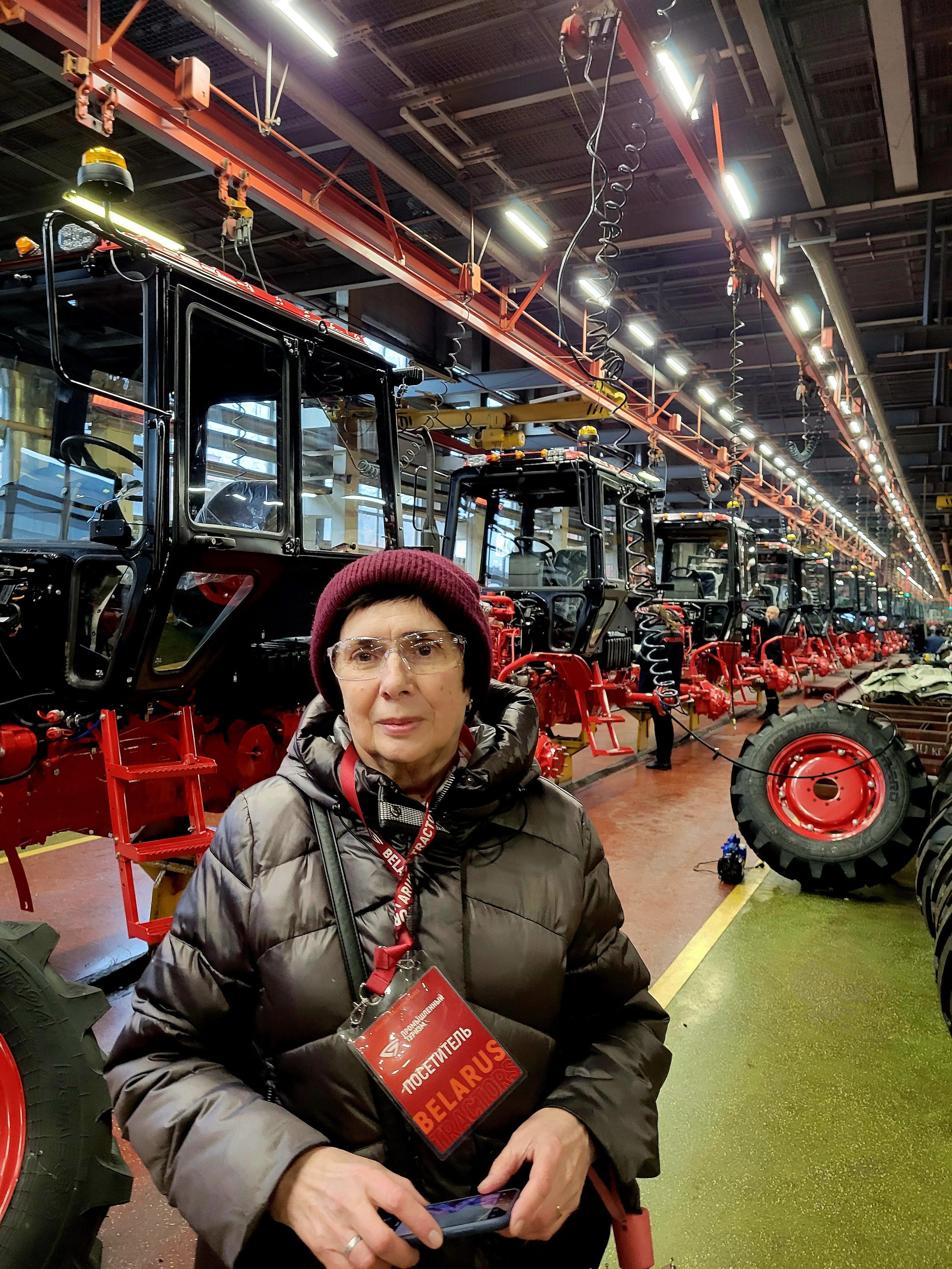 Посмотрели две сборочные линии