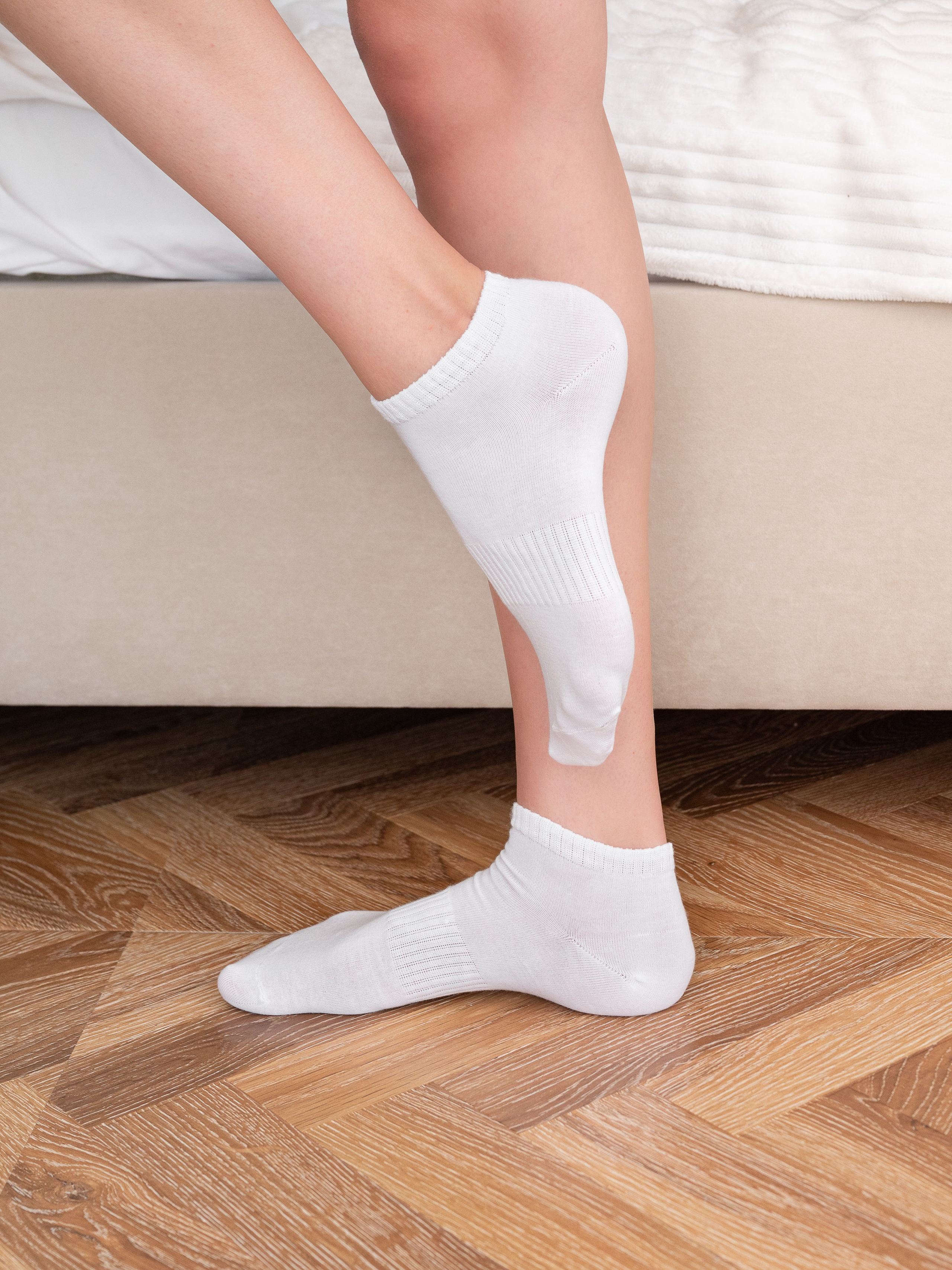 Носки съемка в студии (модель+предметка). Предметный фотограф, фото для маркетплейсов Пятигорск, КМВ