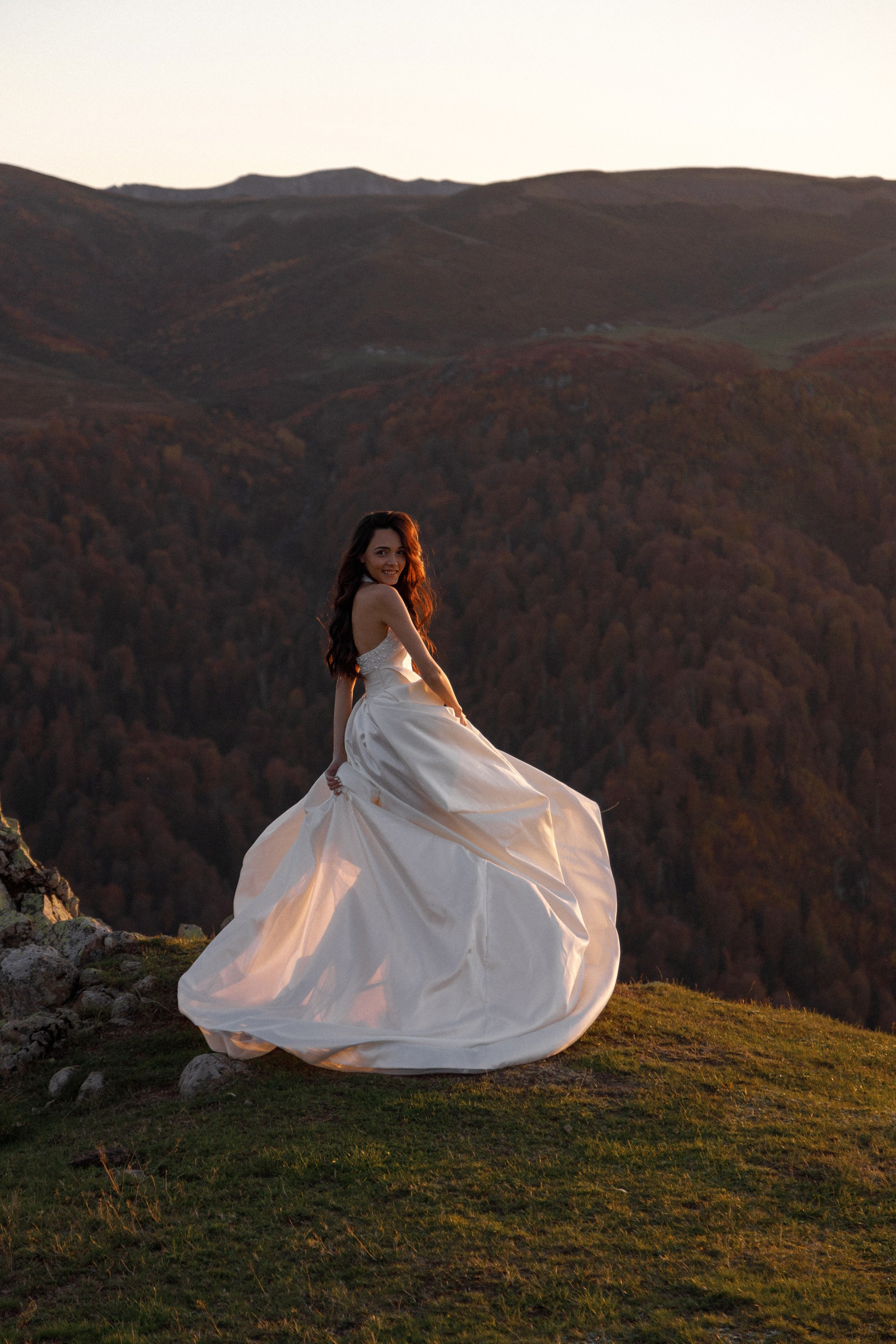 Свадьба в горах на закате