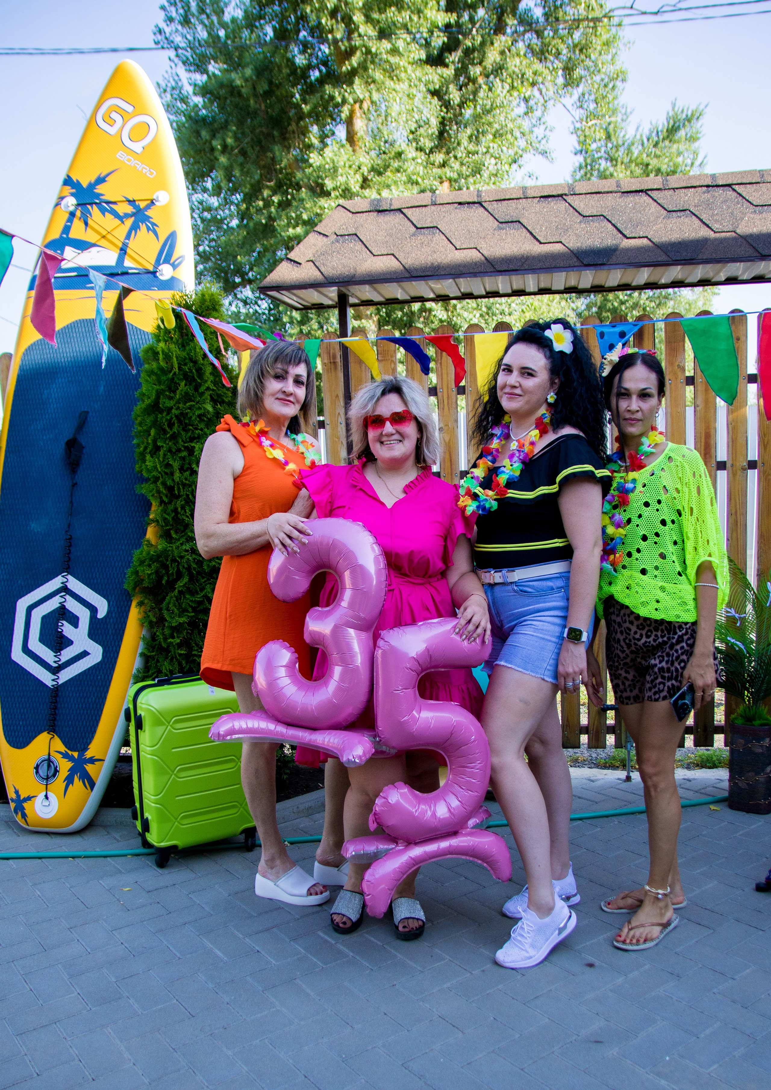 Тематические вечеринки с ведущей Мариной Гребенниковой. Организатор праздников. Ведущая Марина Гребенникова