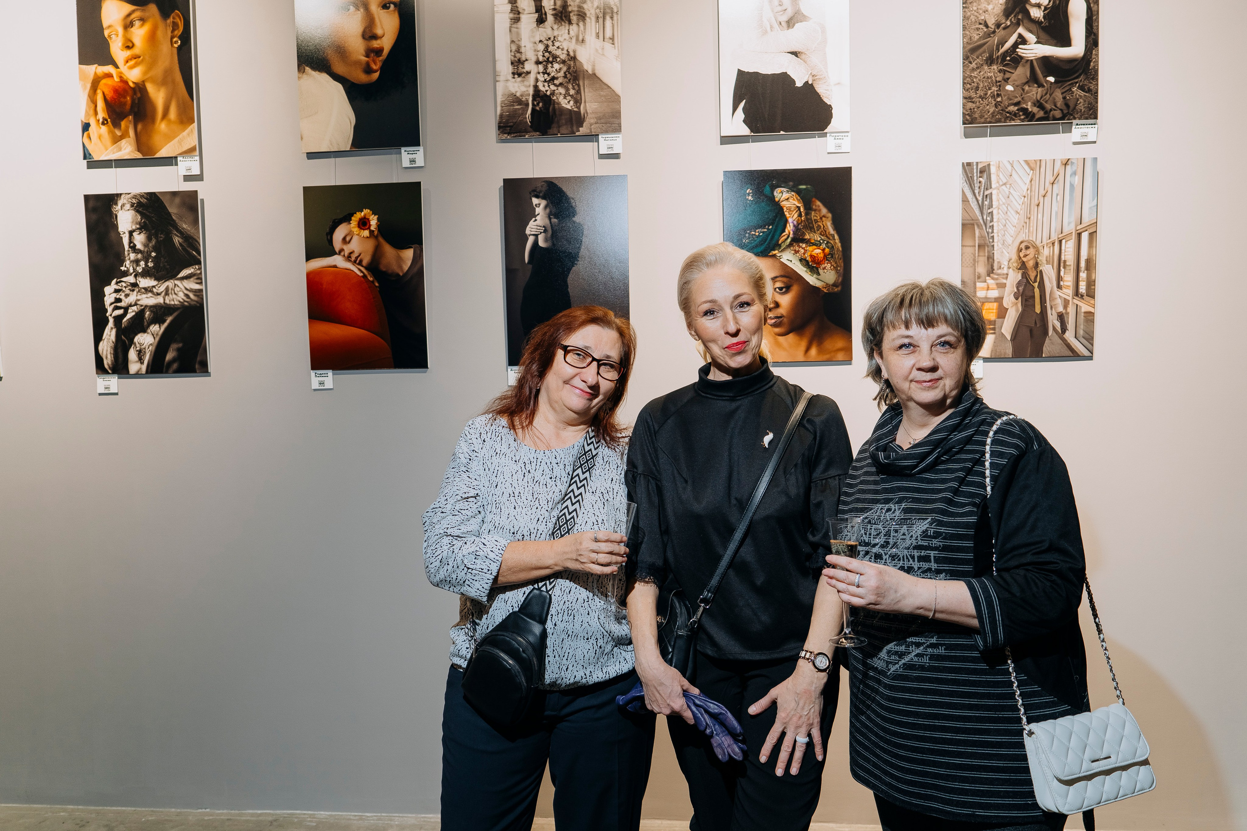 Вернисаж фотовыставки MFamilia «Гармония различий». Организация фотовыставок в Петербурге и Москве, MFamilia (МФамилия)