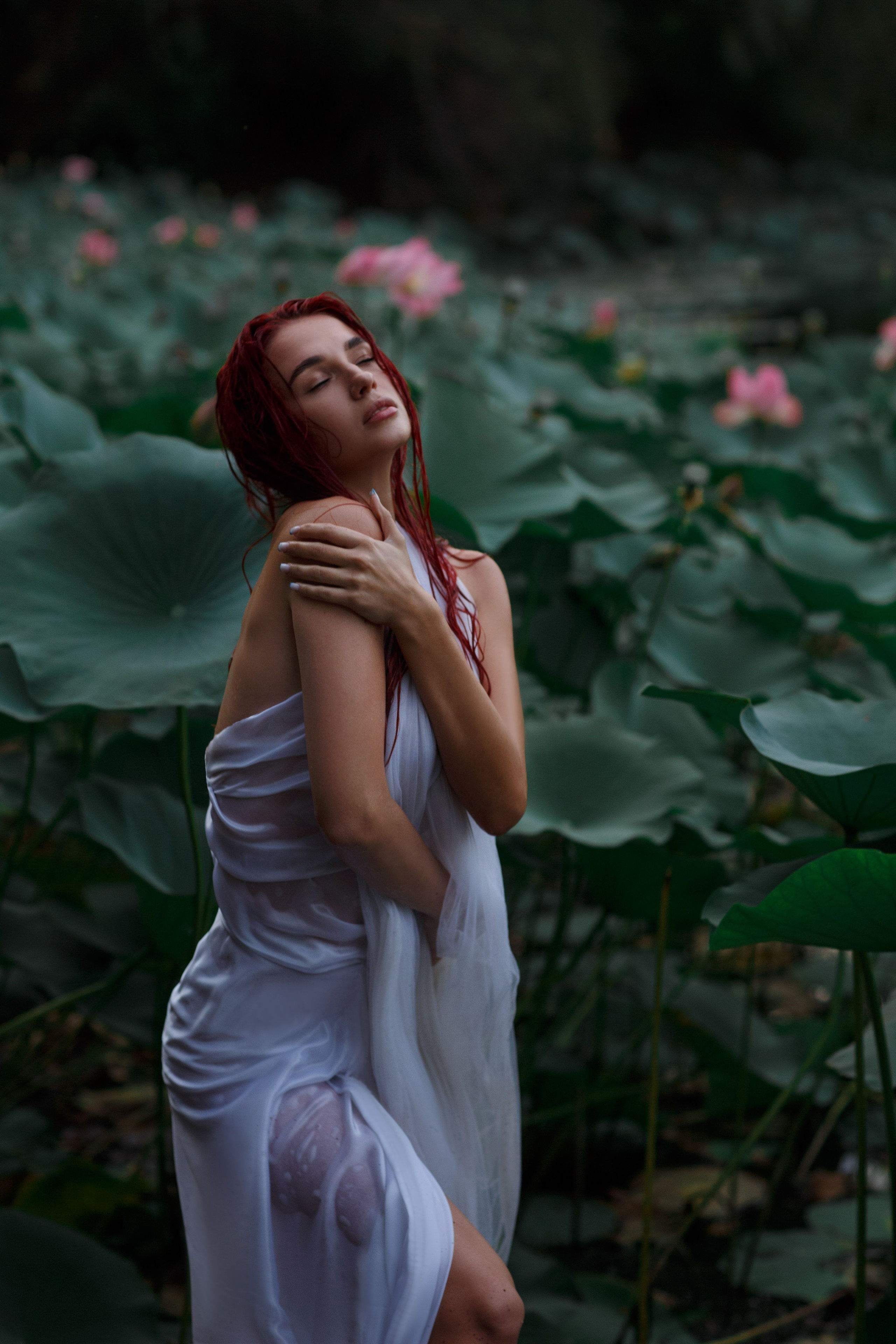 Даша на лотосах. Свадебный, предметный и портретный фотограф в Волгограде