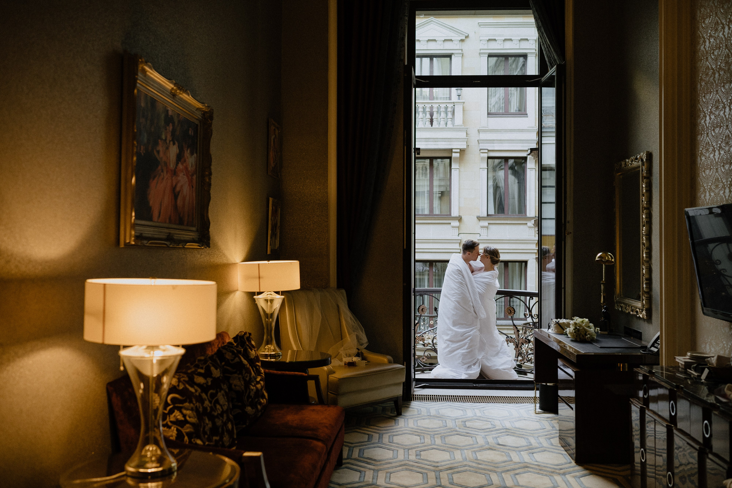 Свадебные сборы и фотосессия в отеле St. Regis. Свадебный фотограф Москва — Сергей и Татьяна