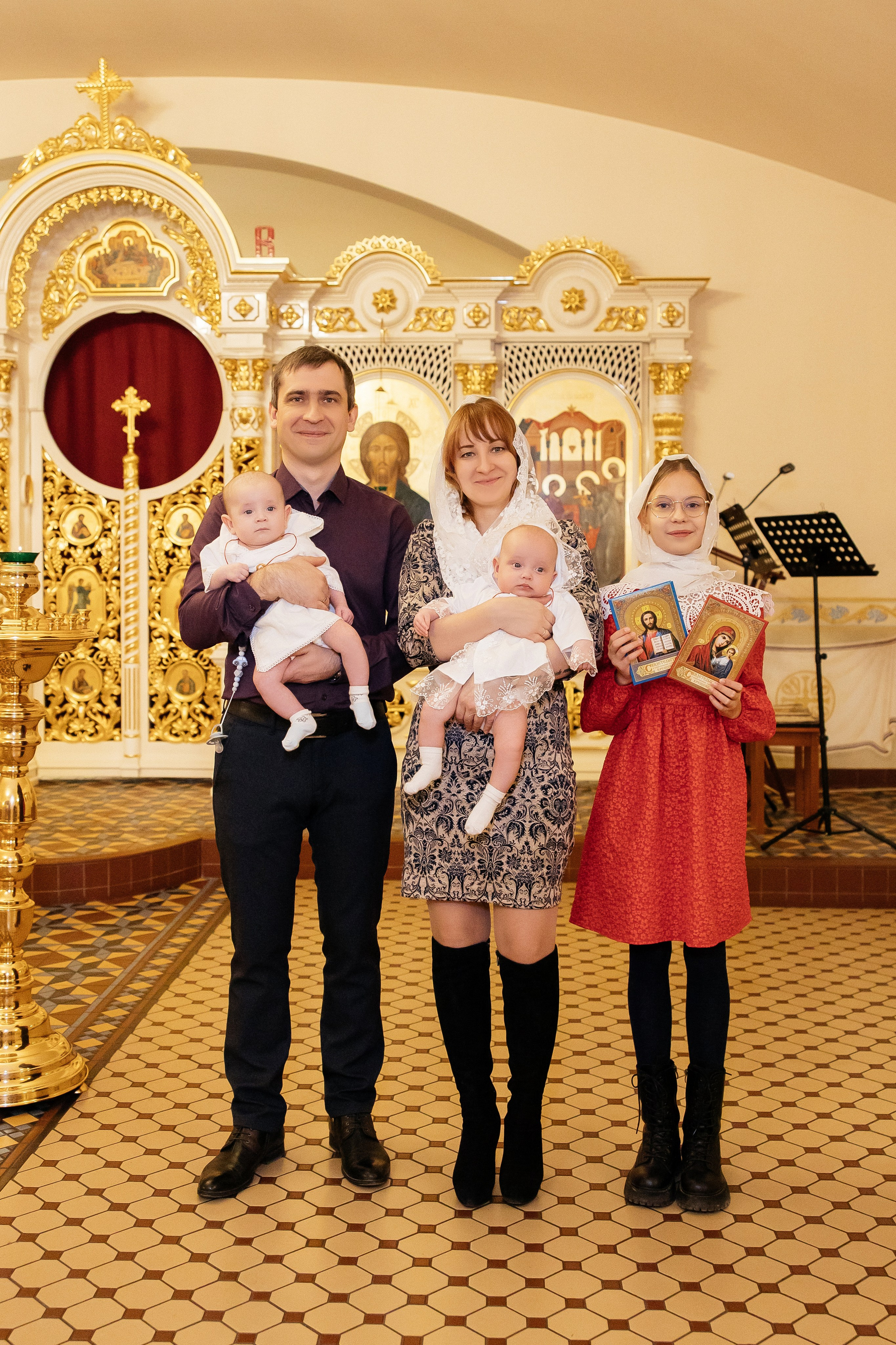 Таинство Крещения Александры и Алисы. Храм Покрова Пресвятой Богородицы. Семейный фотограф в Рязани и Рязанской области