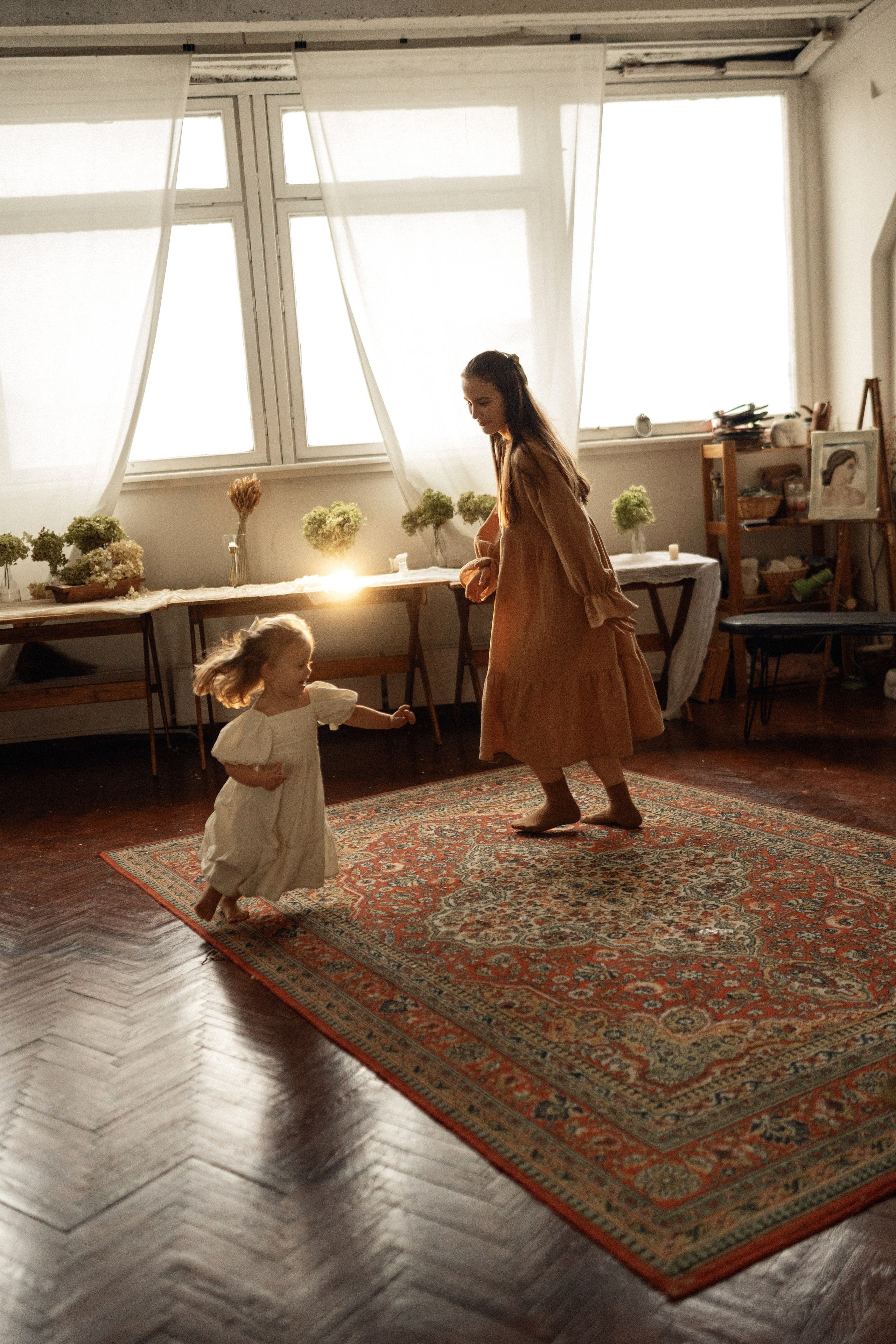 В мастерской художника. Семейный фотограф Москва. Фотограф беременности и материнства Москва