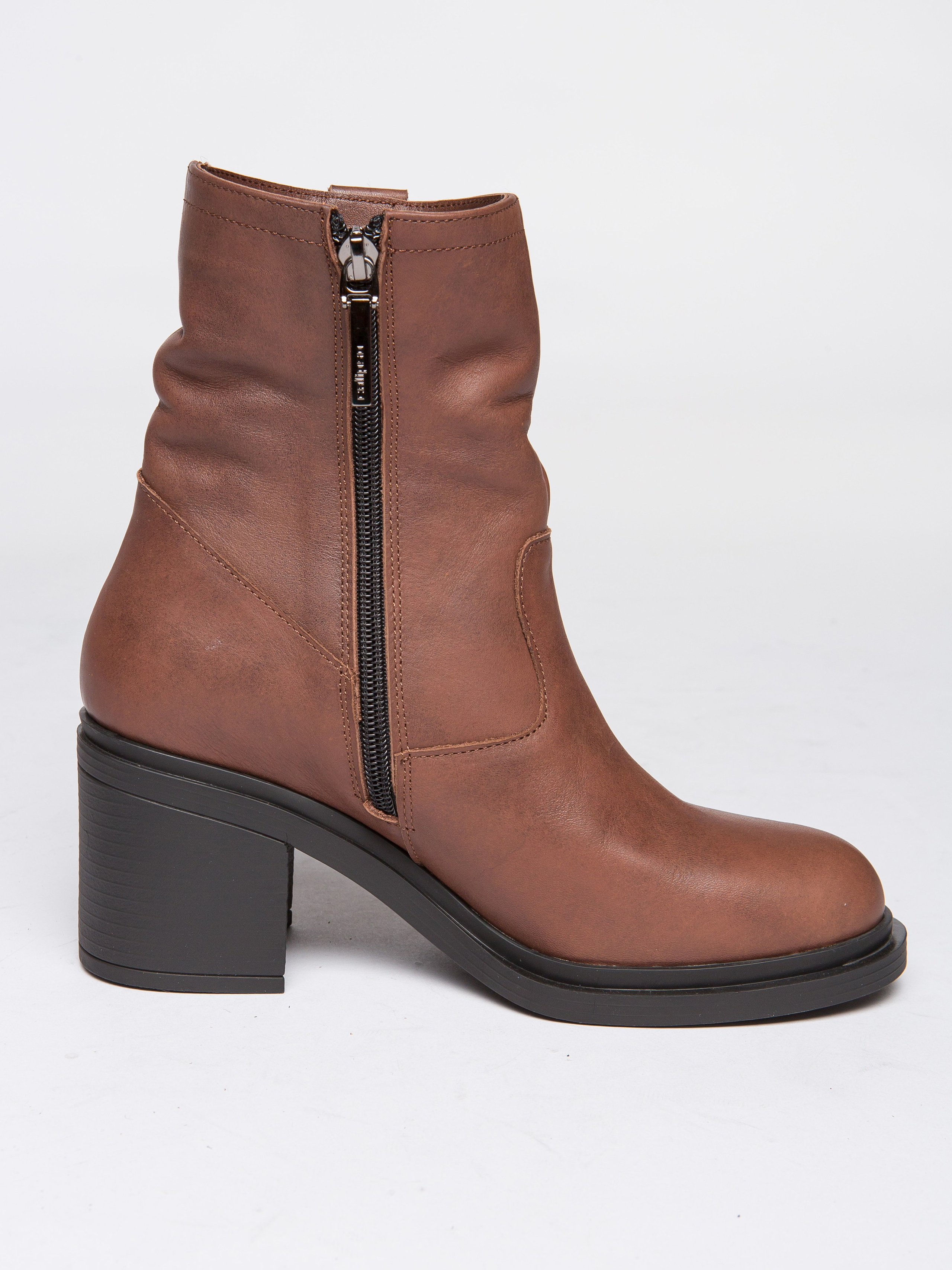 Обувь на модели. Фотограф Мария Кольцова