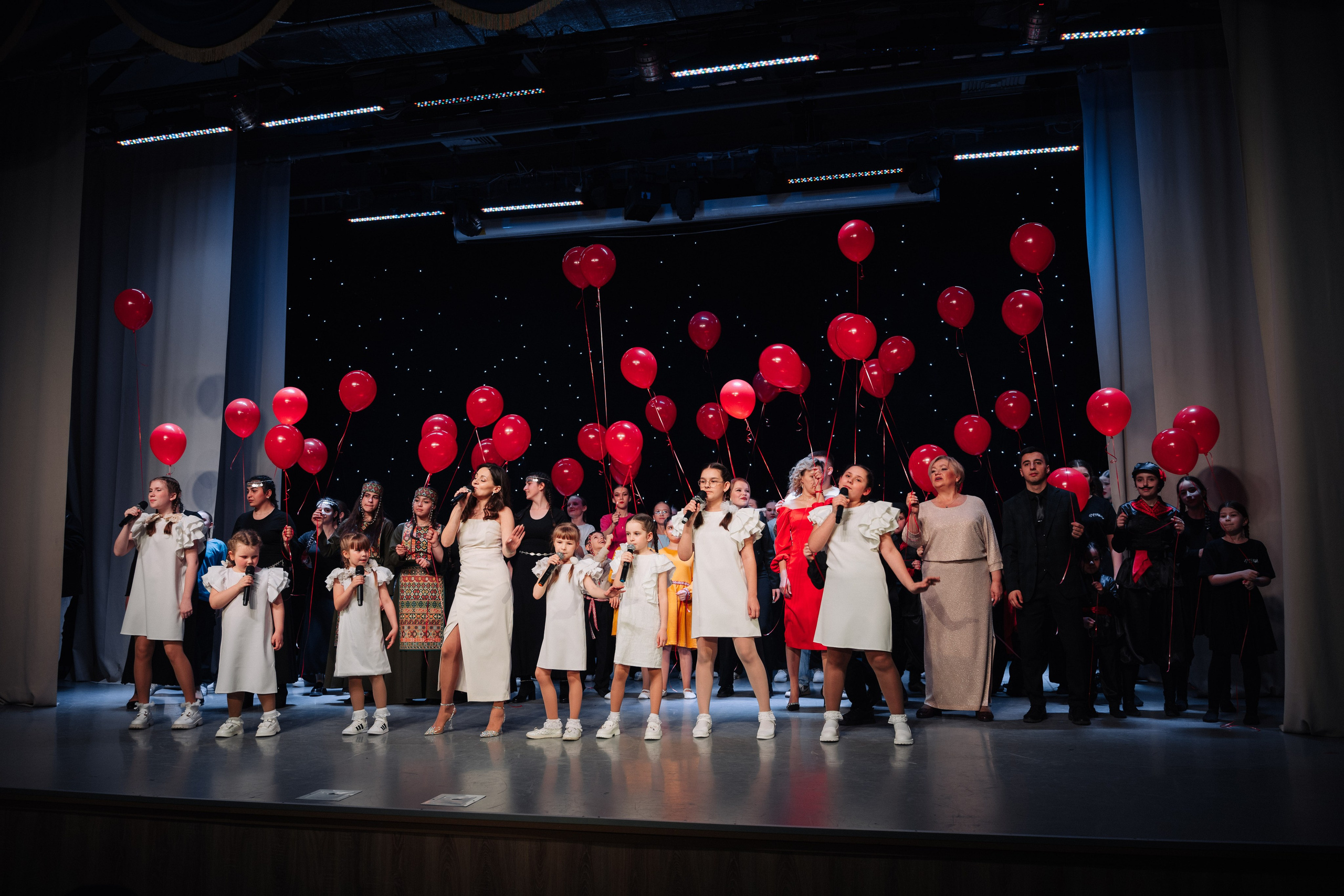 Благотворительный концерт в помощь Артему Сардаряну. Фотограф Артем Севостьянов. Профессиональная фотосъемка в Ногинске, Москве, Московской области и за границей