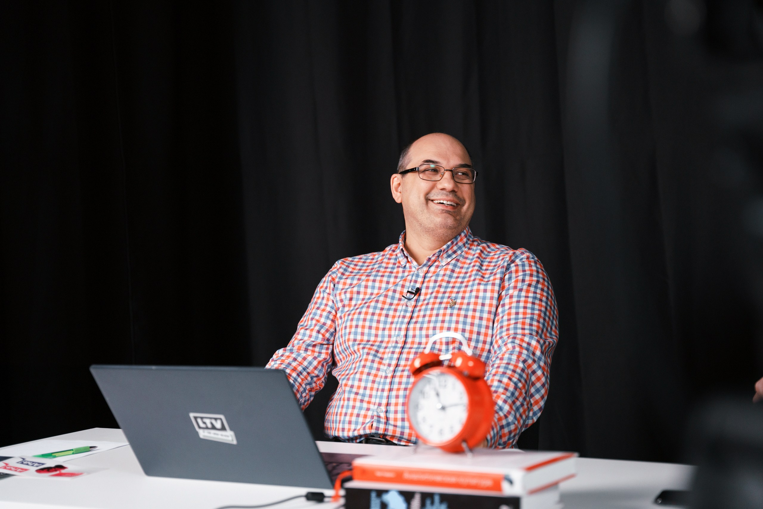 Aha! — 9 апреля 2021. Фотобанк Матемаркетинг