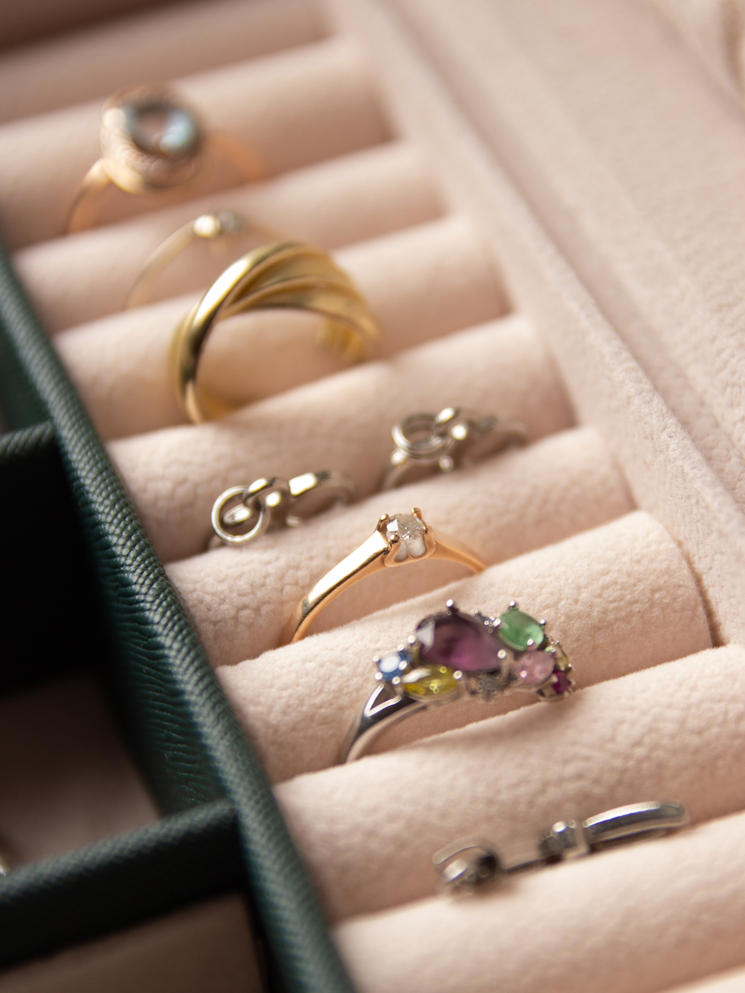 Шкатулка на белом. Александр Стряпунин — предметный фотограф в Улан-Удэ