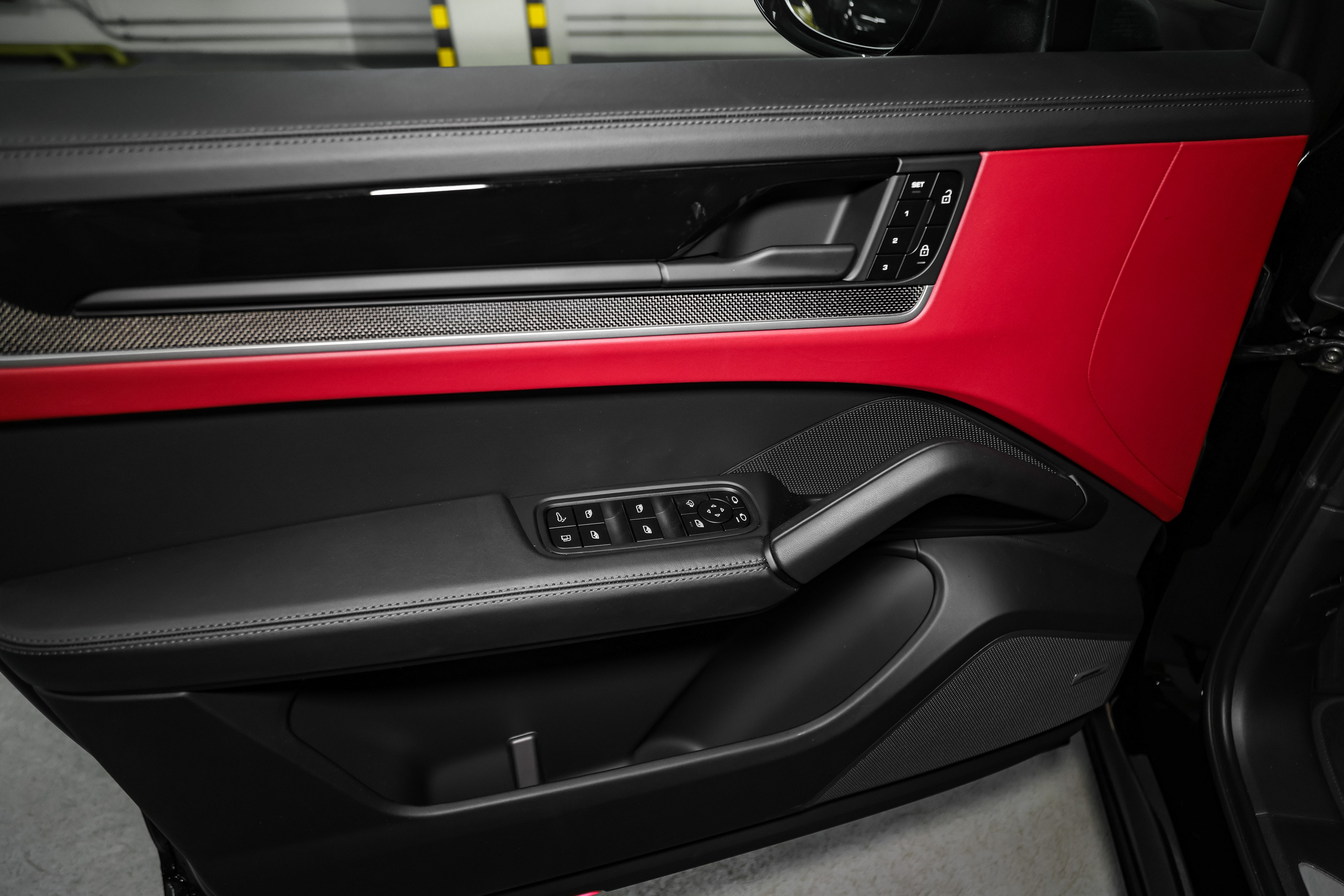 2025 PORSCHE CAYENNE COUPE E-Hybrid $185,000 NEW from EUROPE. Mixturecaptures