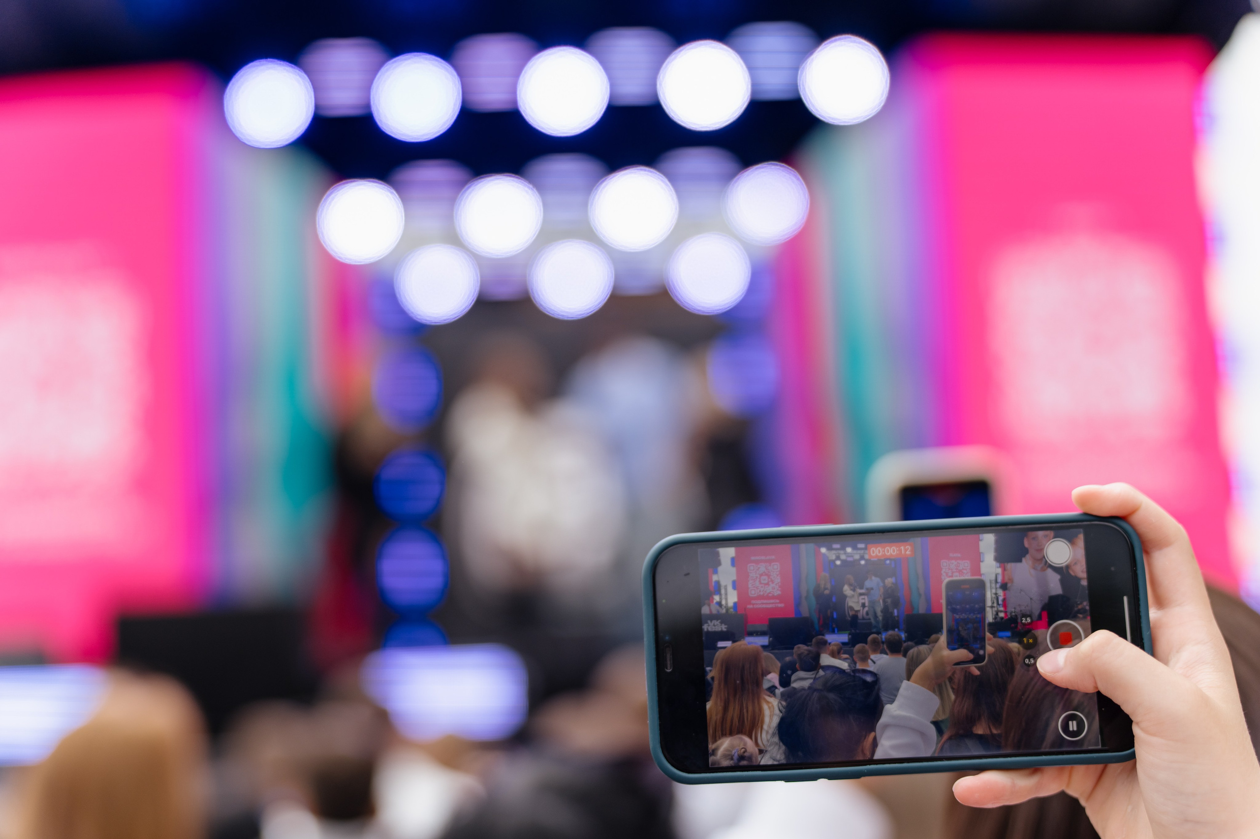 VK FEST Инфлюенсеры. Андрей Сухинин репортажный свадебный фотограф Санкт-Петербург