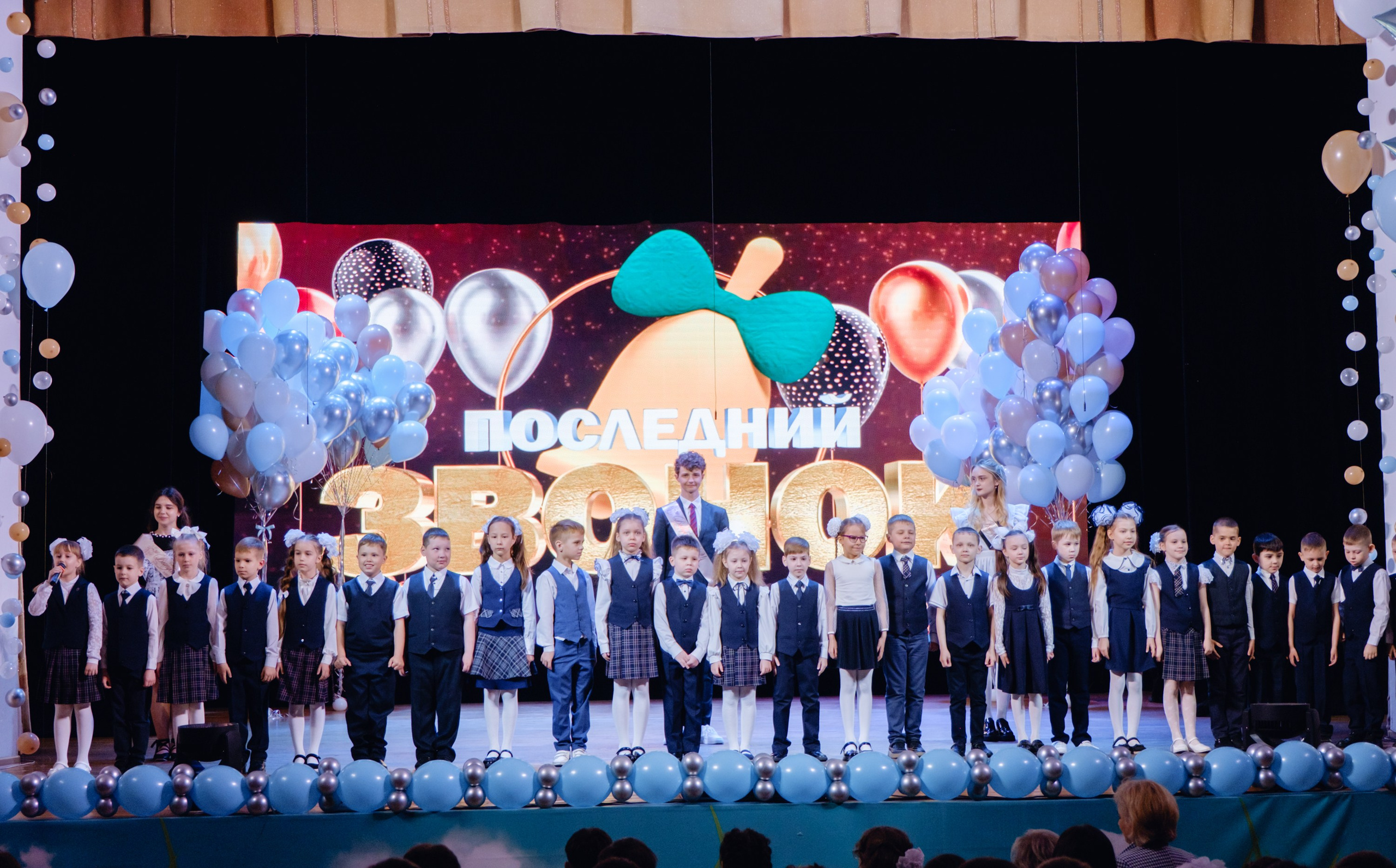Последний звонок 11 класс. Фотограф Софья Володкина