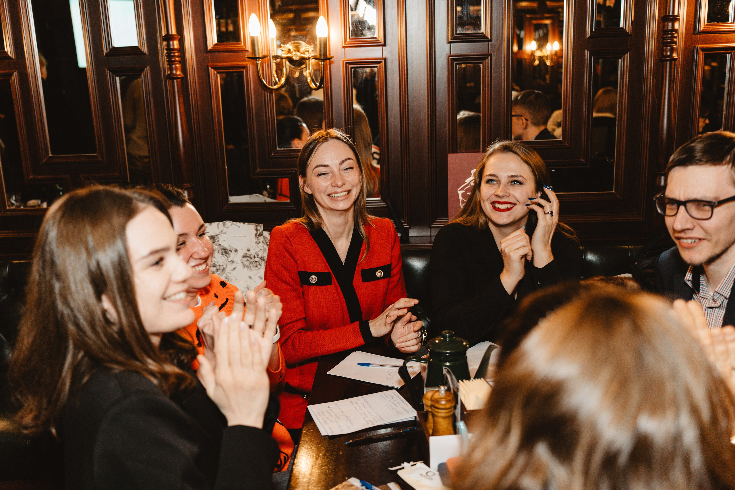 Intellectual games. Я занимаюсь событийной, свадебной, товарной, студийной… фотографией