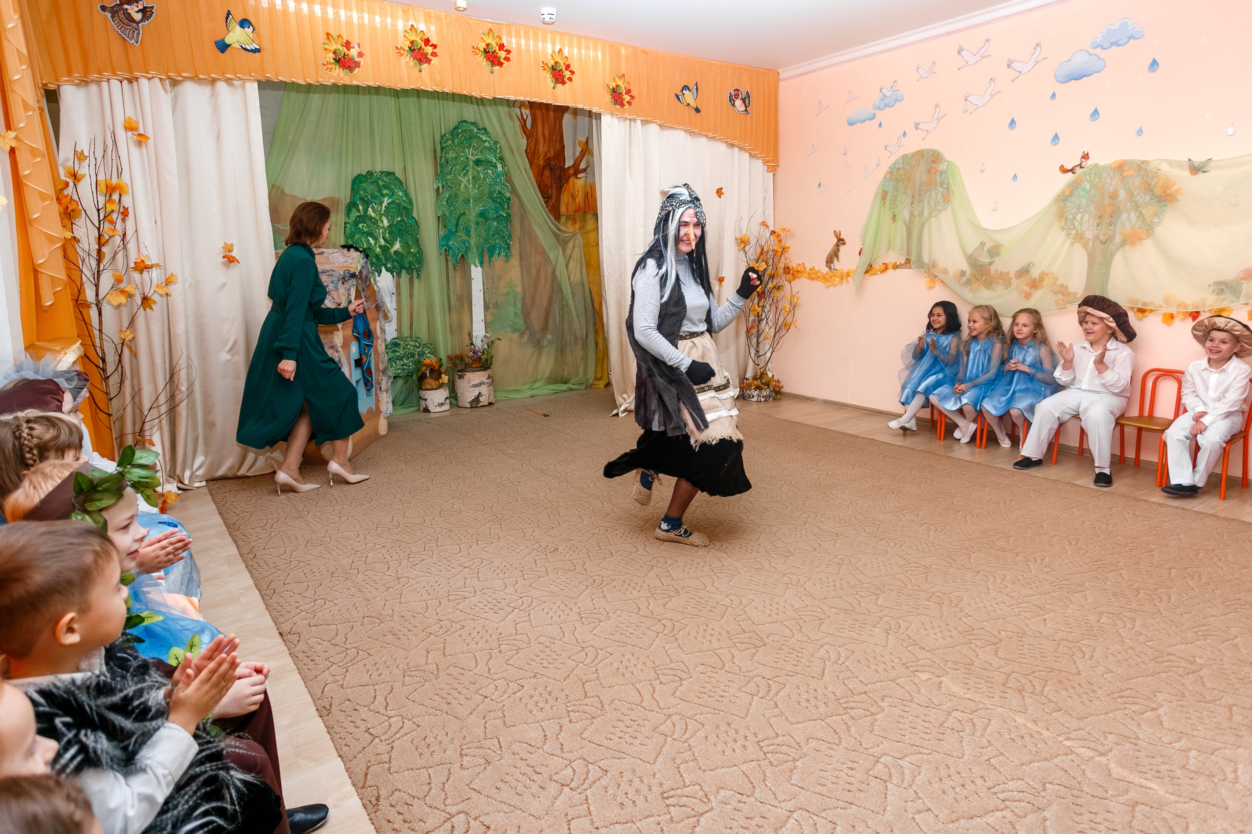 Детский сад \ осенний утренник. Фотограф в  г. Новосибирск