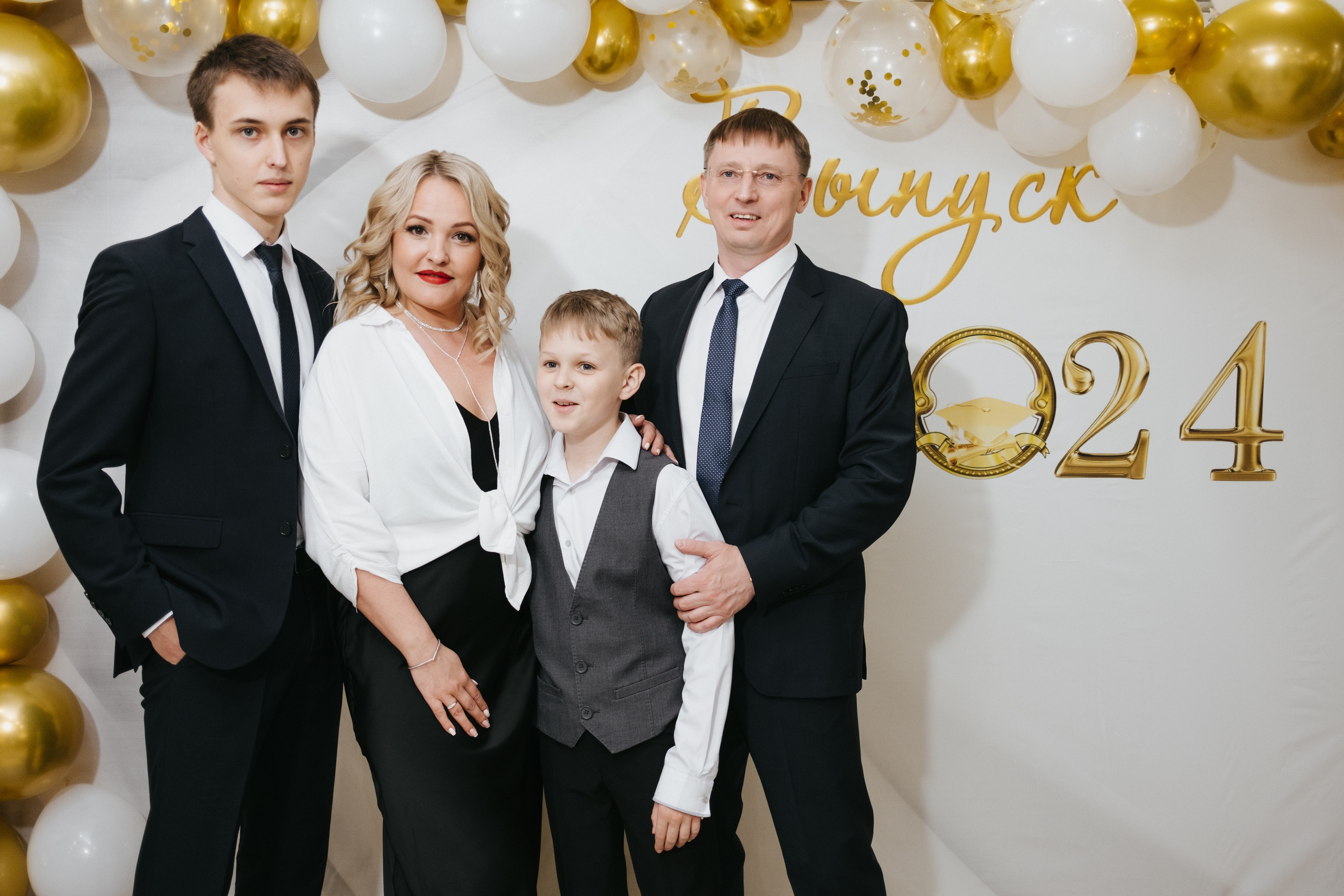 Выпускной 11 класс школы № 30. Свадебный и репортажной фотограф Денис Ожигин в Краснодаре и Краснодарском крае