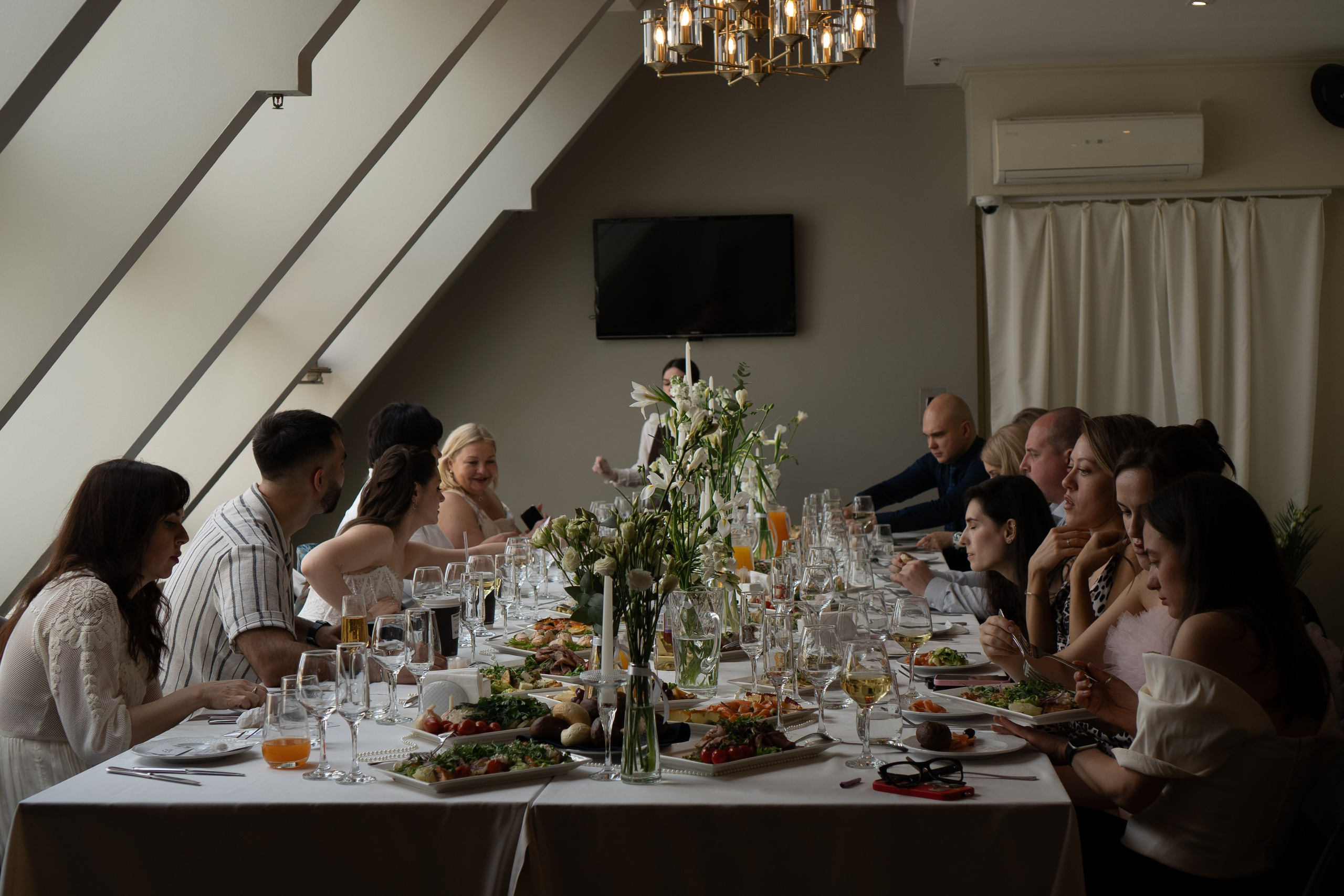 СВАДЕБНЫЙ БАНКЕТ НА ВЛАДИМИРСКОЙ В САНКТ-ПЕТЕРБУРГЕ (КАМЕРНАЯ СВАДЬБА). Профессиональный фотограф, Санкт-Петербург — Виктория Богомолова