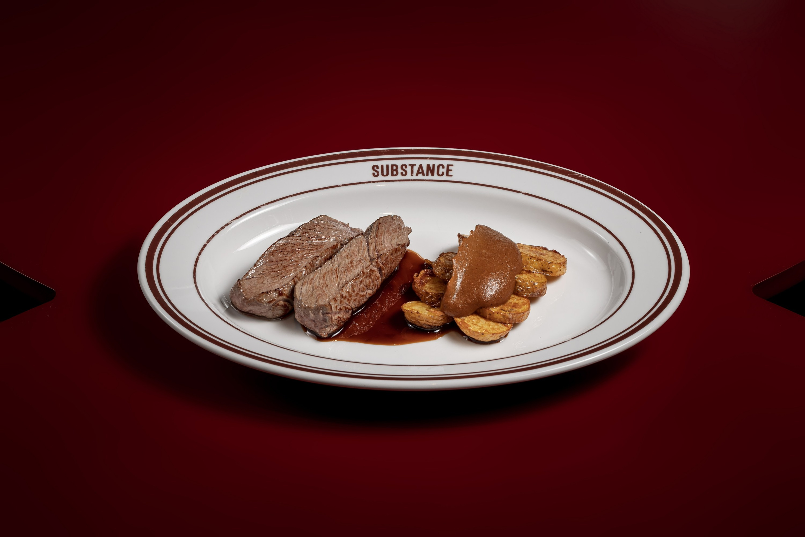 Съёмка меню кафе Substance — фотографии блюд на фирменных столах