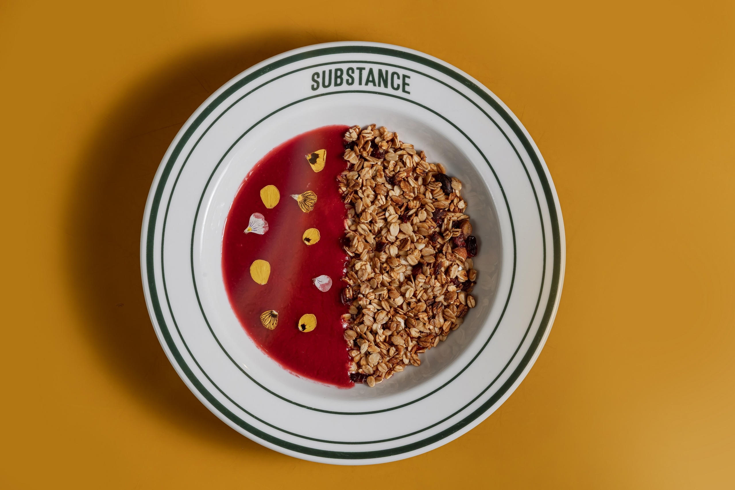 Съёмка меню кафе Substance — фотографии блюд на фирменных столах
