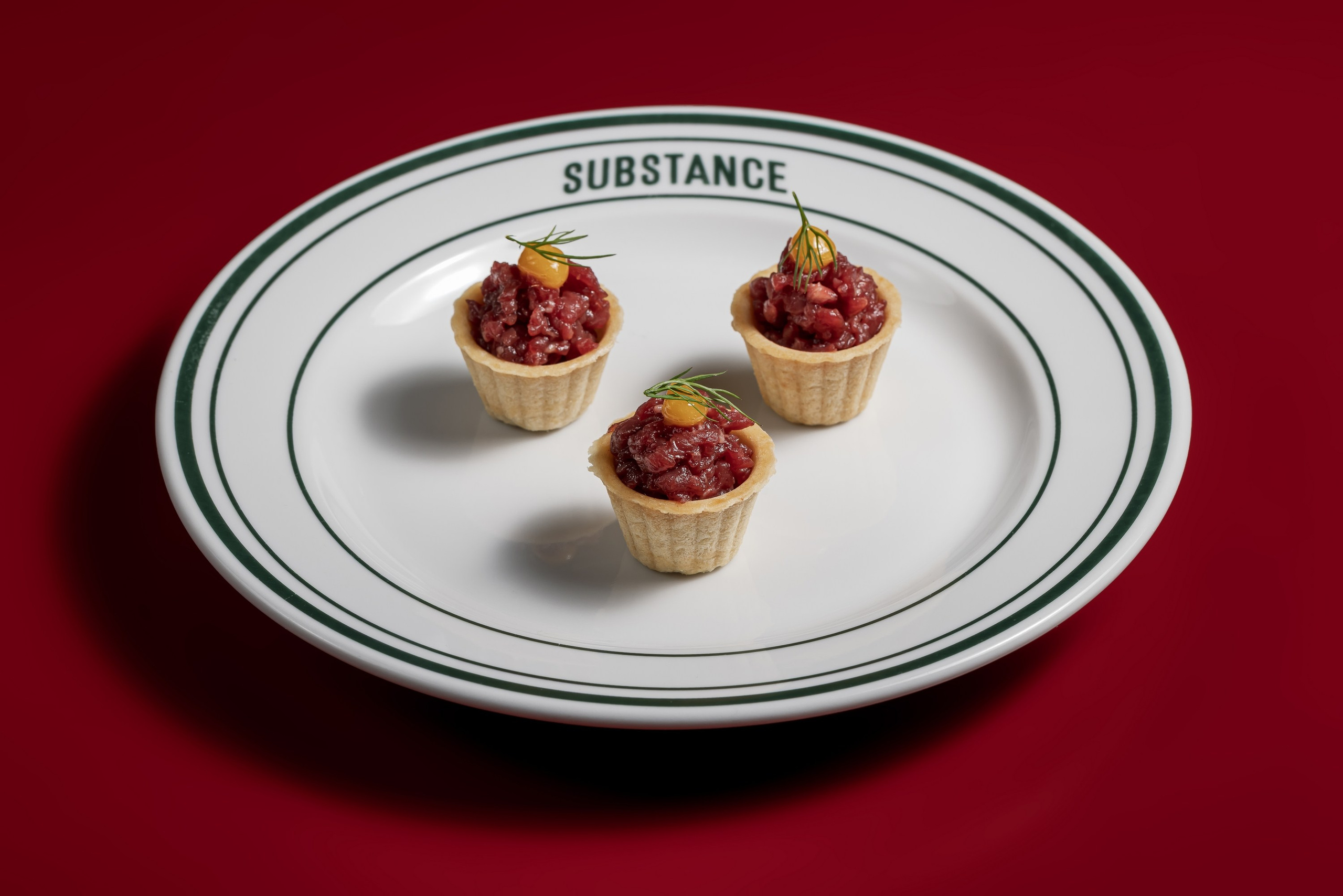 Съёмка меню кафе Substance — фотографии блюд на фирменных столах