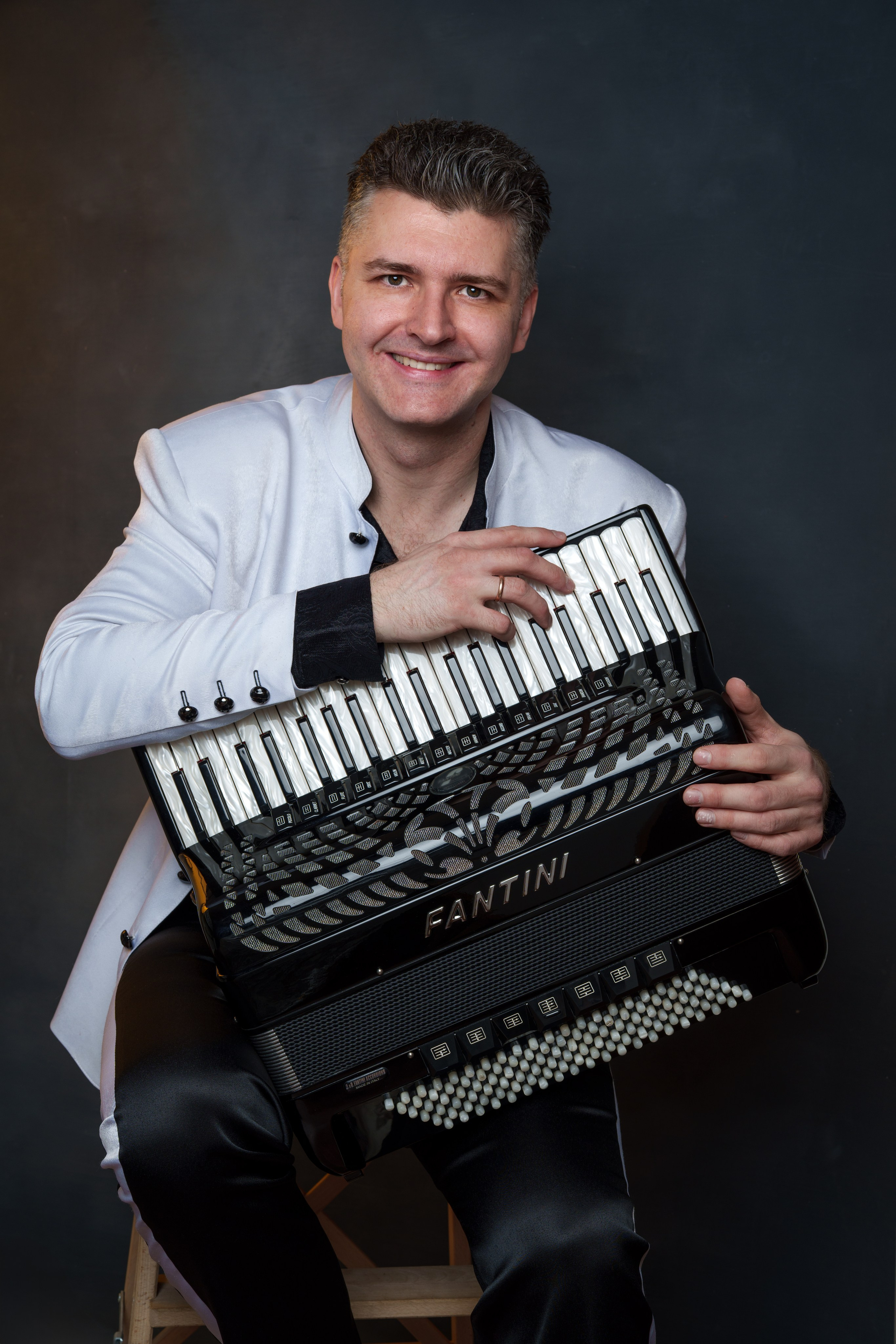 Аккордеонист Мирослав Лелюх