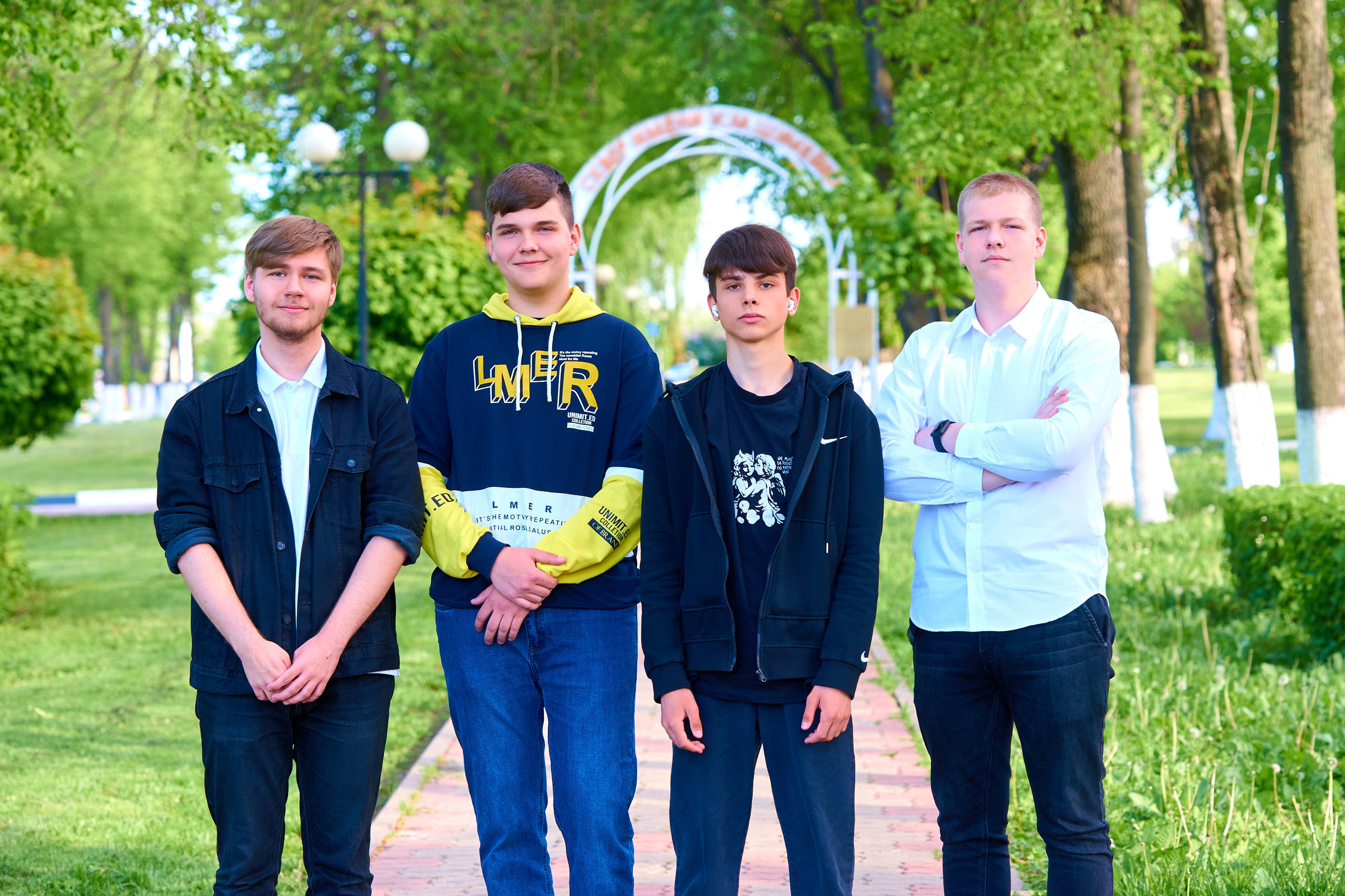 Весна 2023 в парке. 11 класс. Childrenfoto.ru