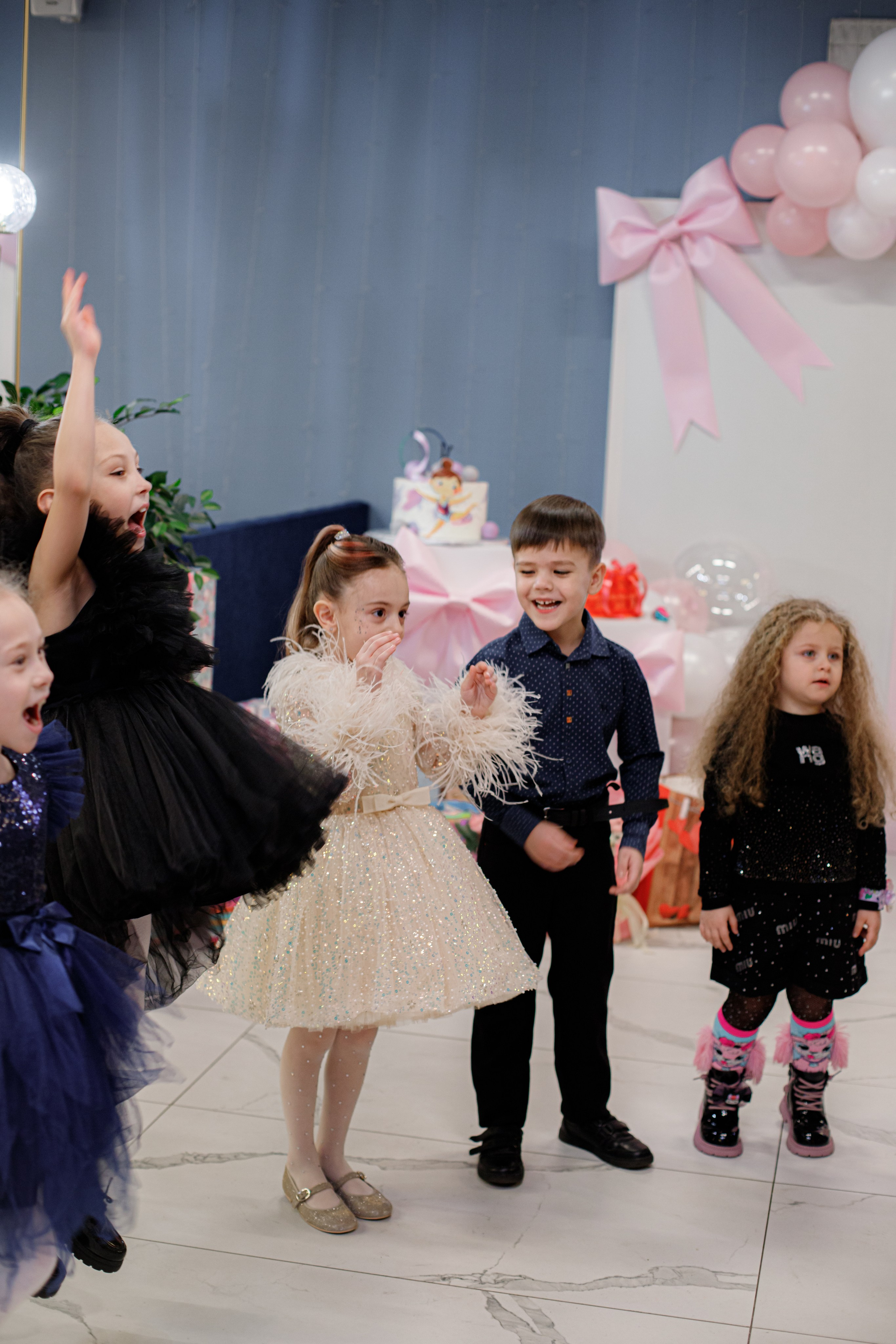 ASIA'S BIRTHDAY PARTY. Photokarish