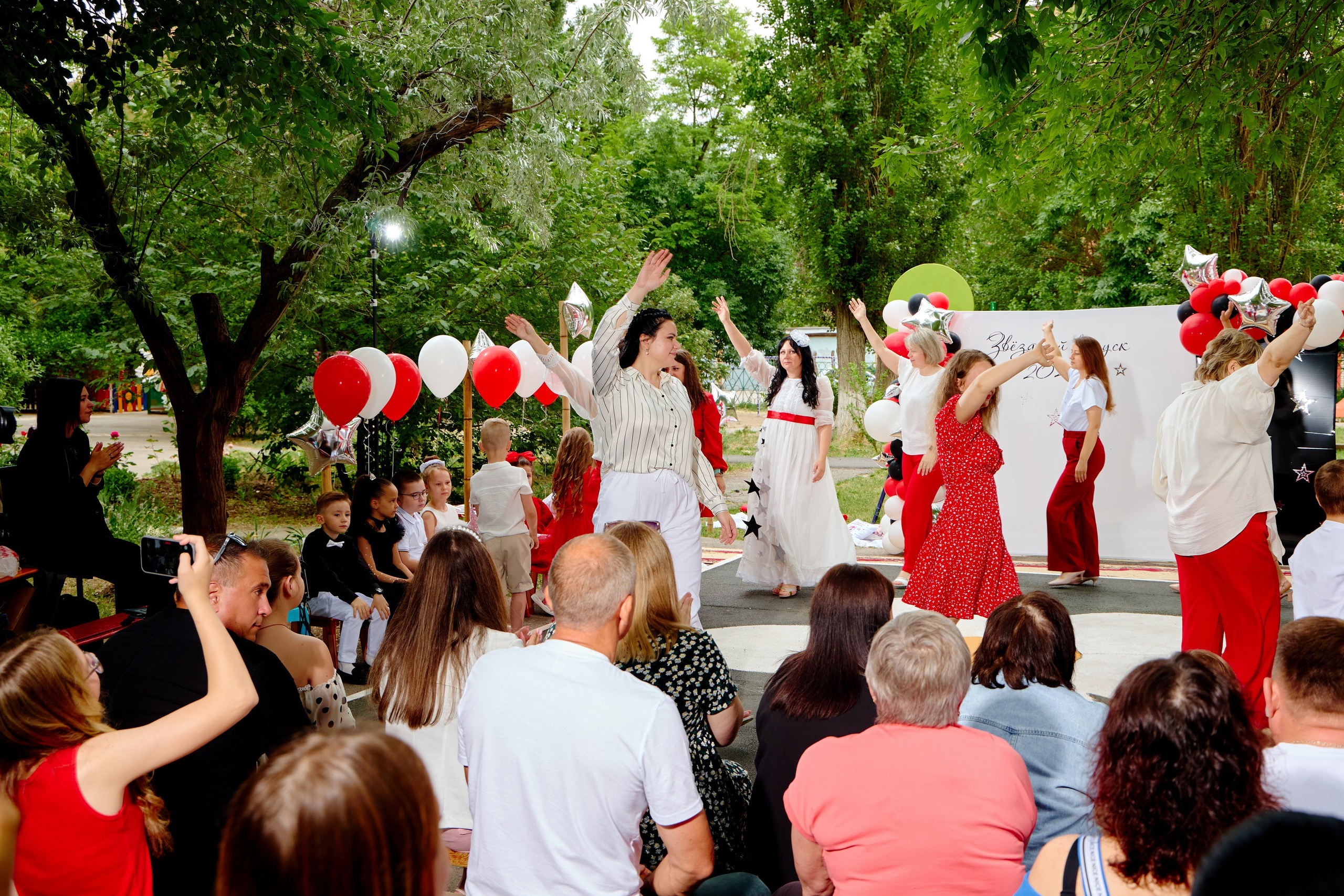 Выпускной 45 сад. Фотограф Выпускные альбомы Таганрог Сергей Коробченко